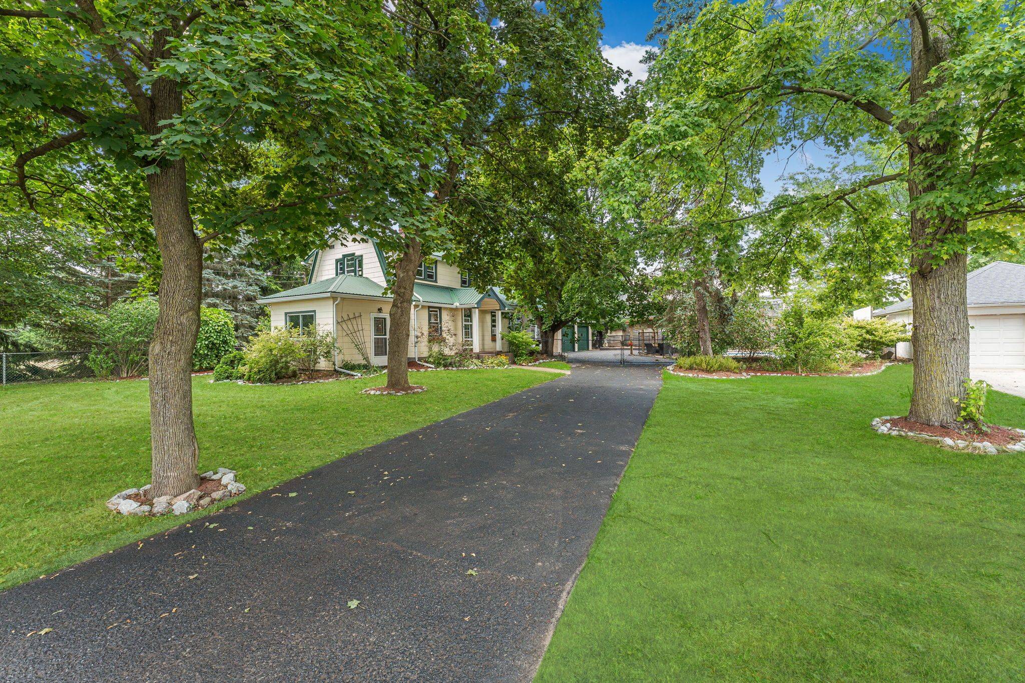 Pelham, ON L0S 1C0,323 Regional 20 RD