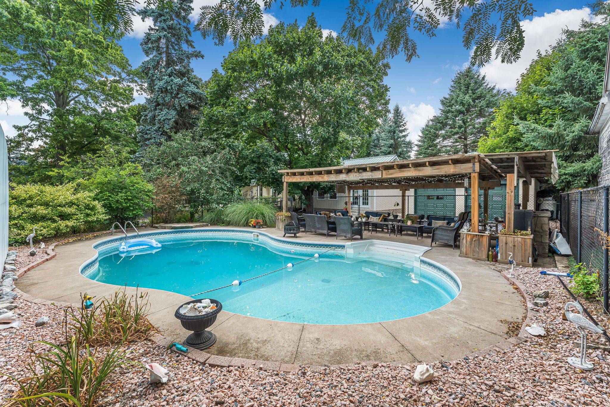 Pelham, ON L0S 1C0,323 Regional 20 RD