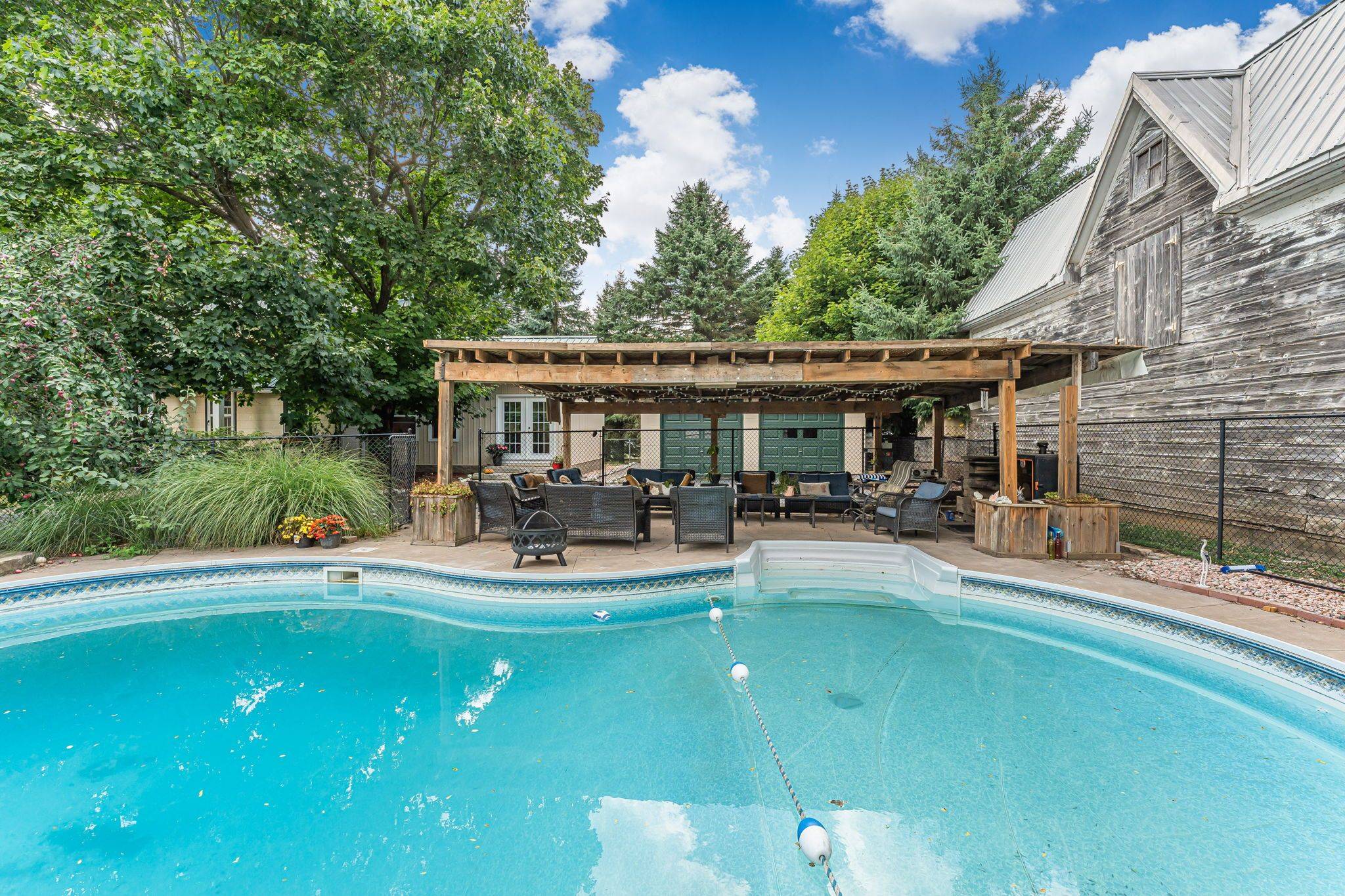 Pelham, ON L0S 1C0,323 Regional 20 RD