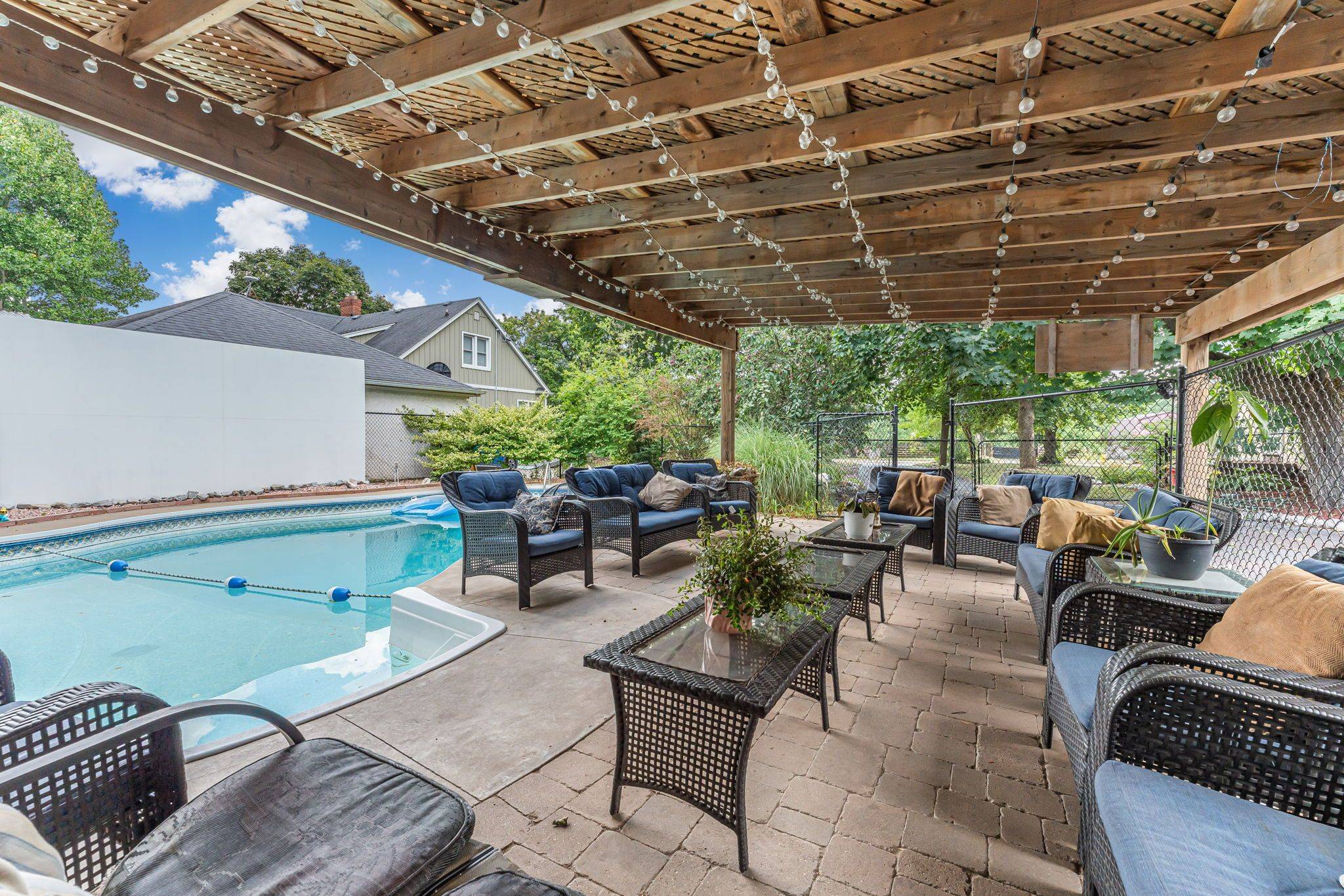 Pelham, ON L0S 1C0,323 Regional 20 RD