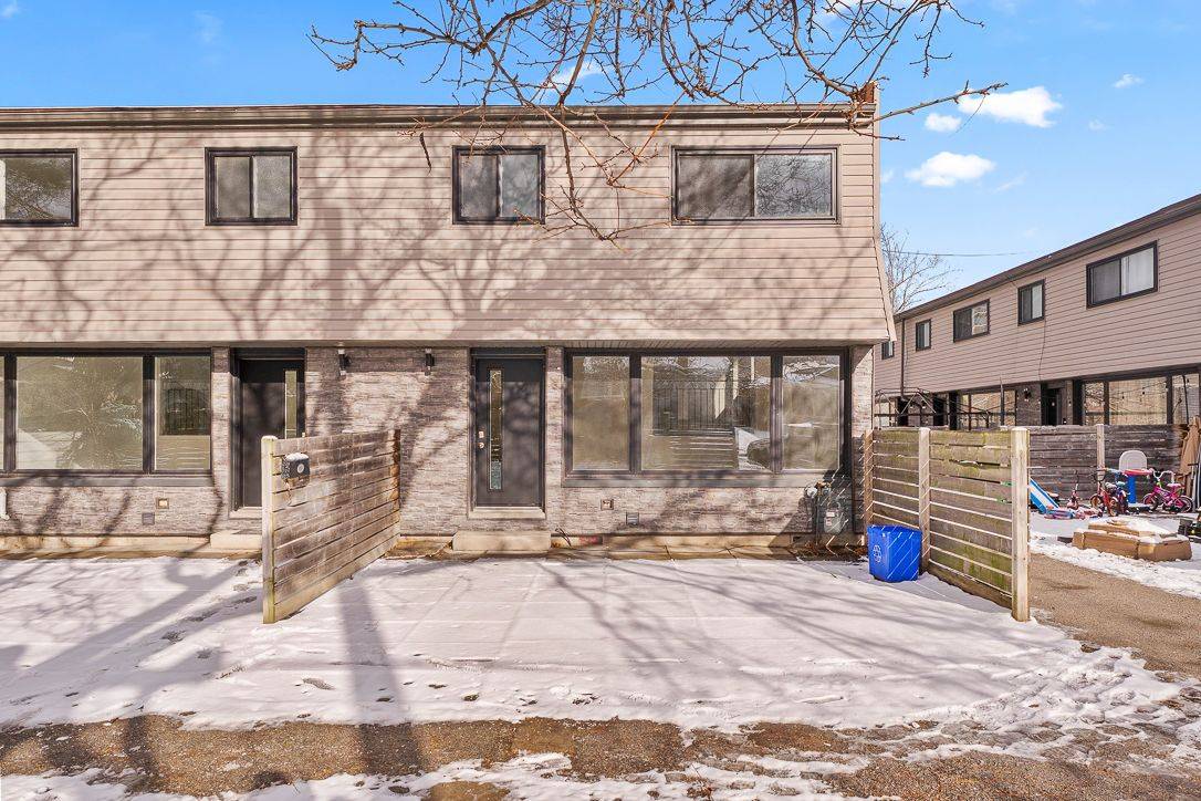 Hamilton, ON L8K 5H1,270 Montmorency DR #513