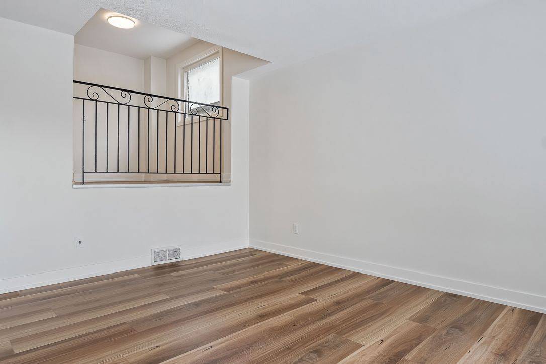 Hamilton, ON L8K 5H1,270 Montmorency DR #513