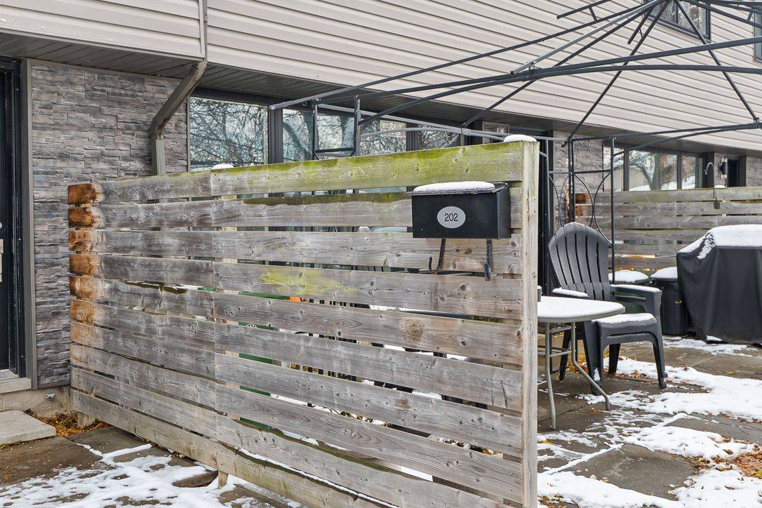 Hamilton, ON L8K 5H1,250 Montmorency DR #202