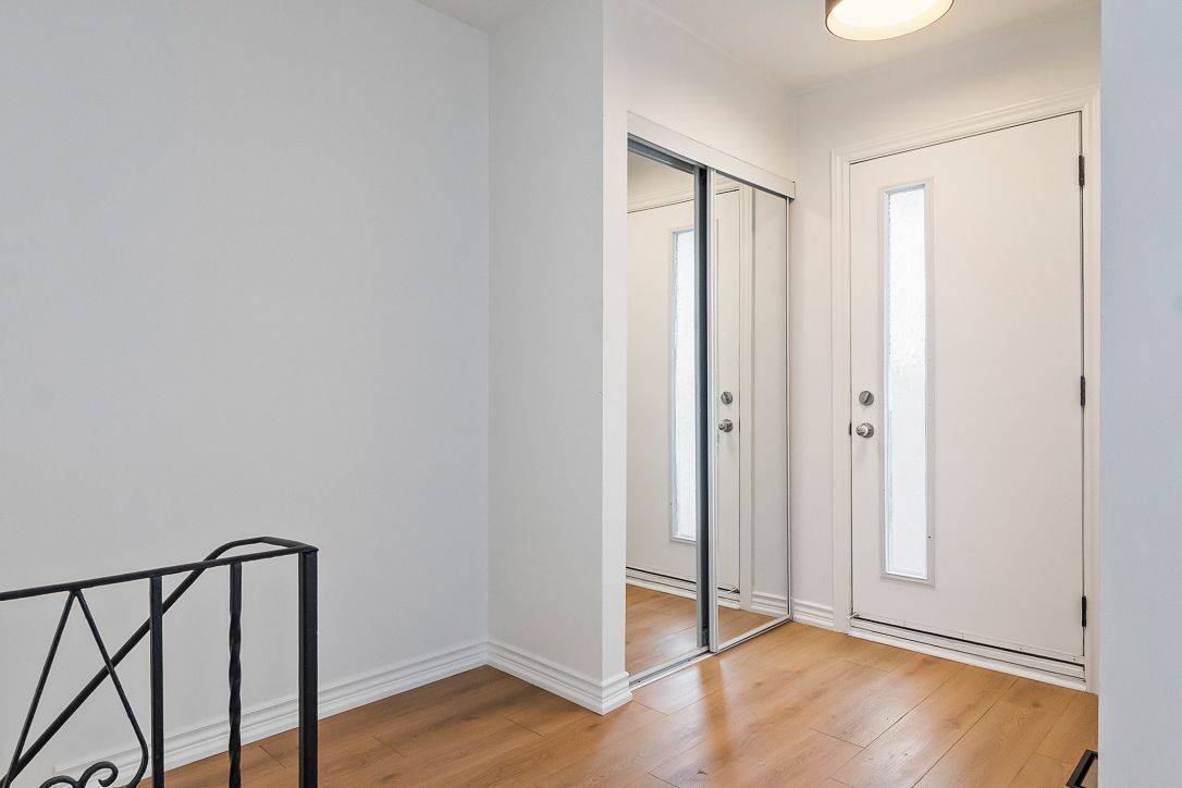 Hamilton, ON L8K 5H1,250 Montmorency DR #202