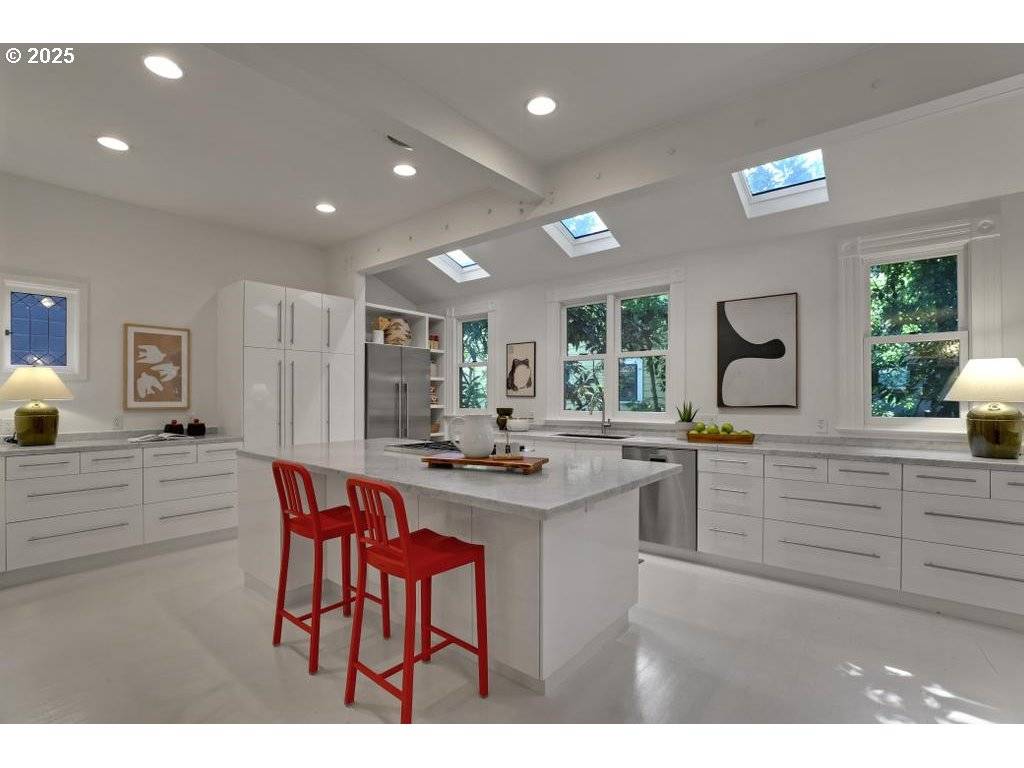 Portland, OR 97209,1710 NW HOYT ST