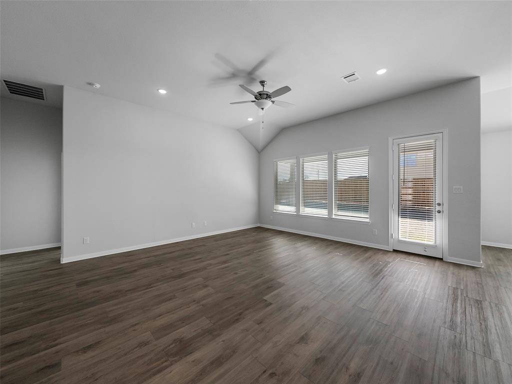 Van Alstyne, TX 75495,607 Metallic Tree Lane