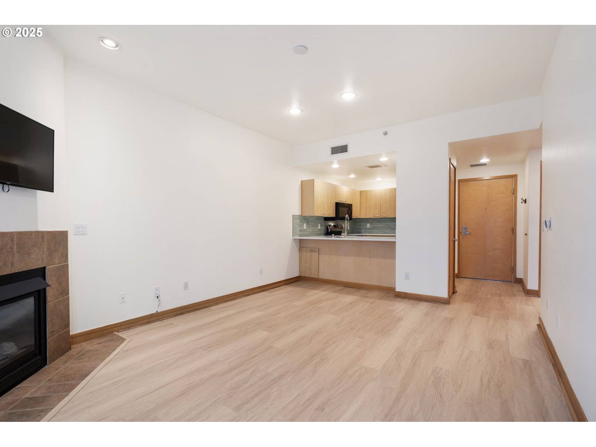 Vancouver, WA 98660,300 W 8TH ST #220