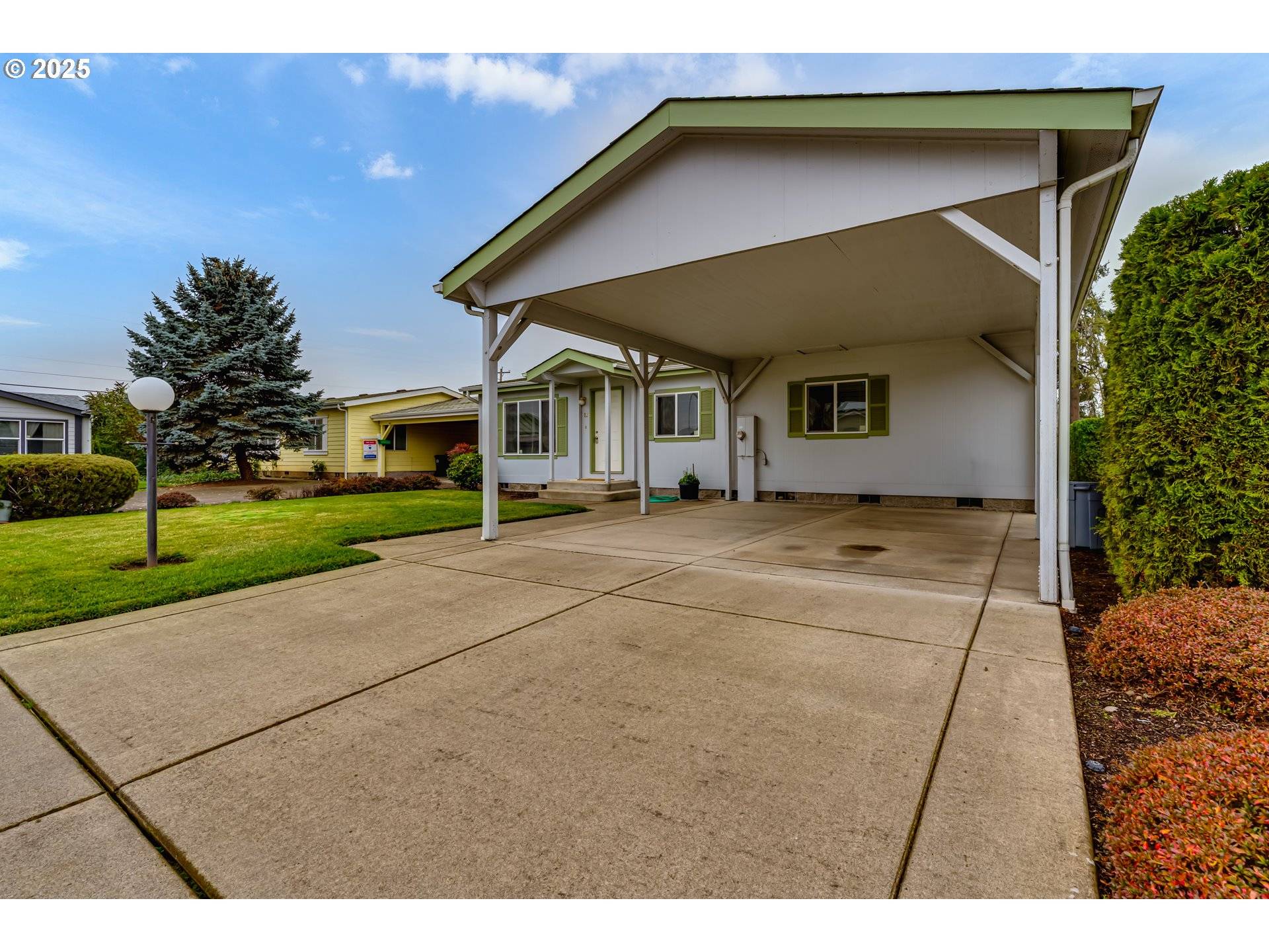 Junction City, OR 97448,145 RIVER RD ##12