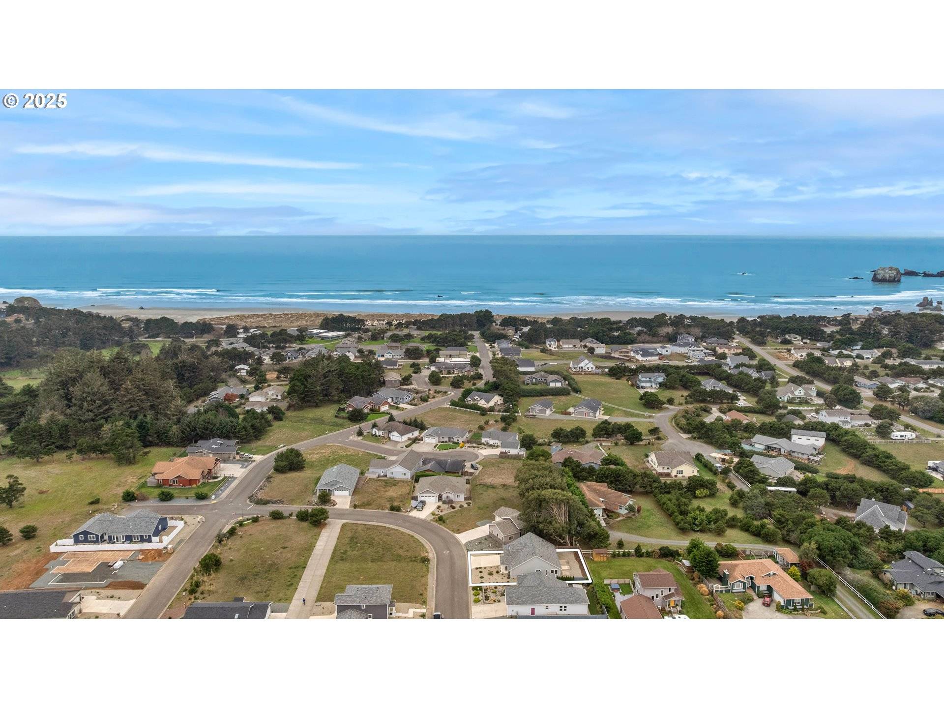 Bandon, OR 97411,822 SPYGLASS DR