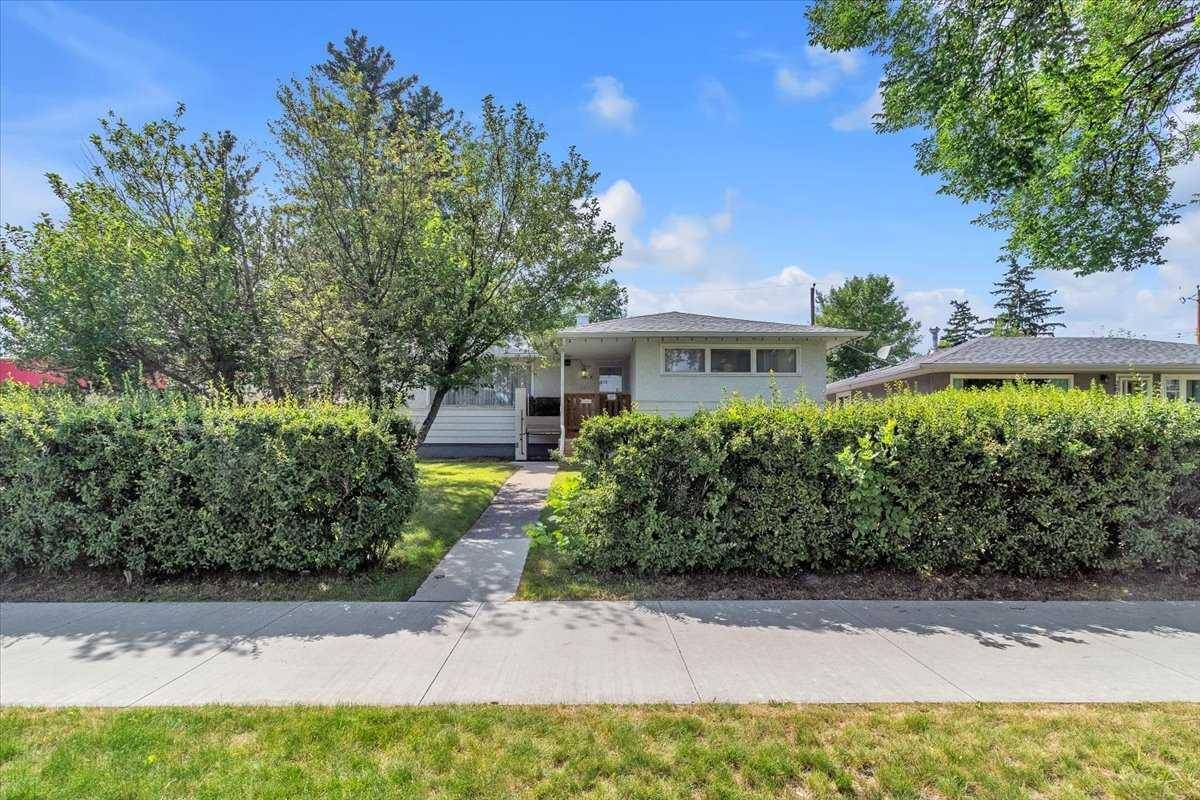 Calgary, AB T3E 3B2,2619 37 ST SW