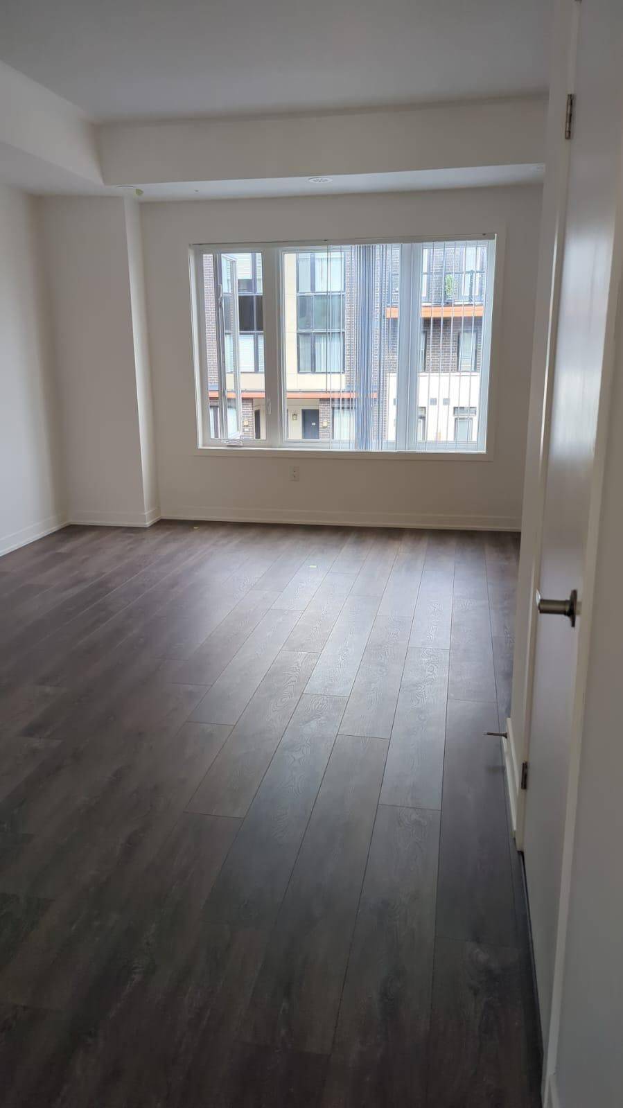 Pickering, ON L1V 0E9,1525 Kingston RD #109