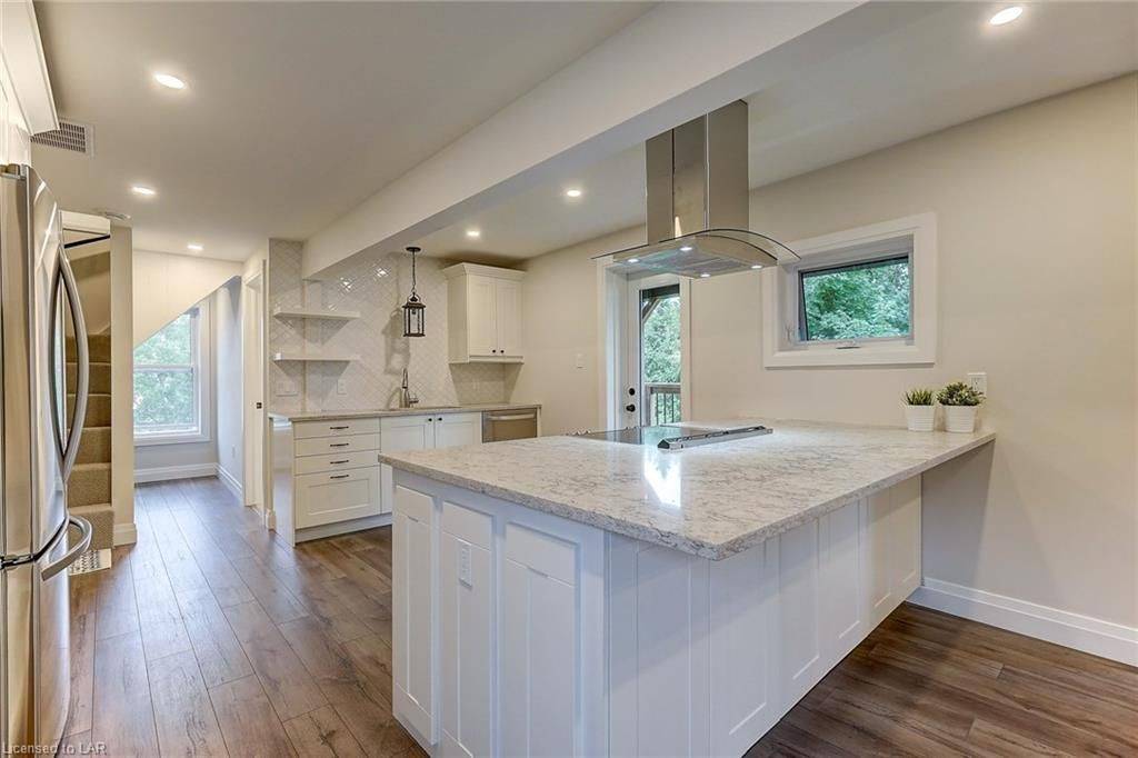 Orillia, ON L3V 4N6,234 LACLIE ST #1