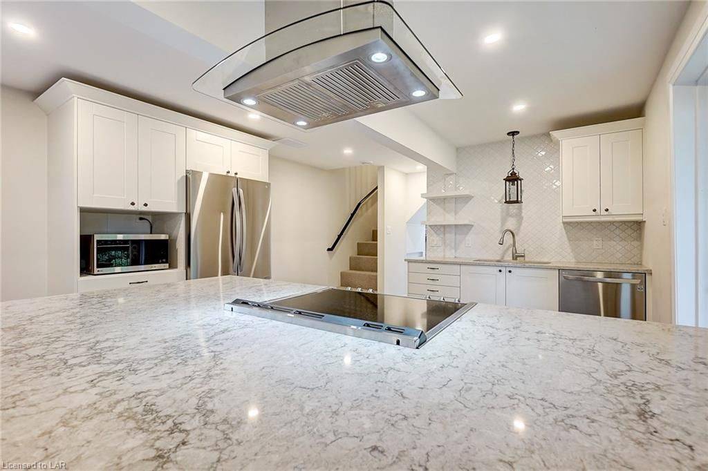 Orillia, ON L3V 4N6,234 LACLIE ST #1