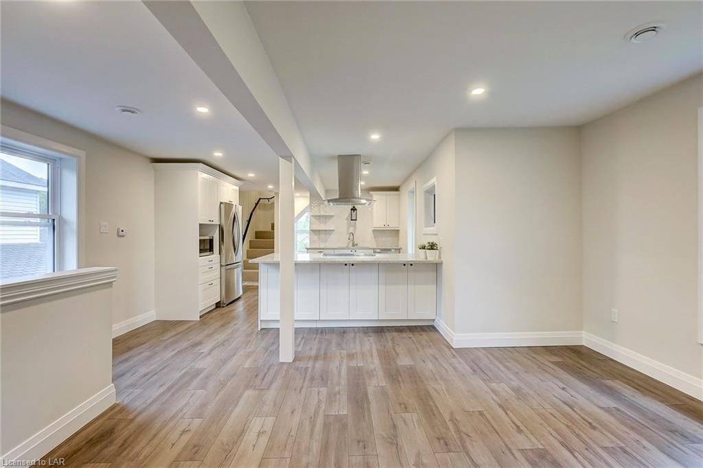 Orillia, ON L3V 4N6,234 LACLIE ST #1