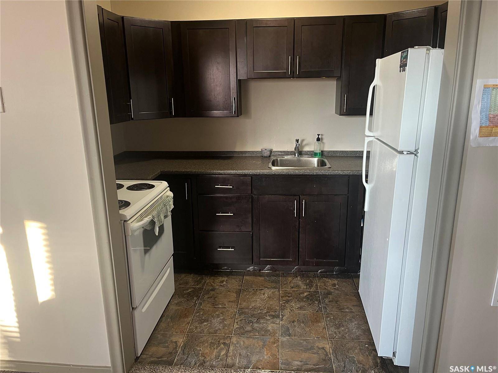 Saskatoon, SK S7K 2M3,400 4th AVENUE N #31