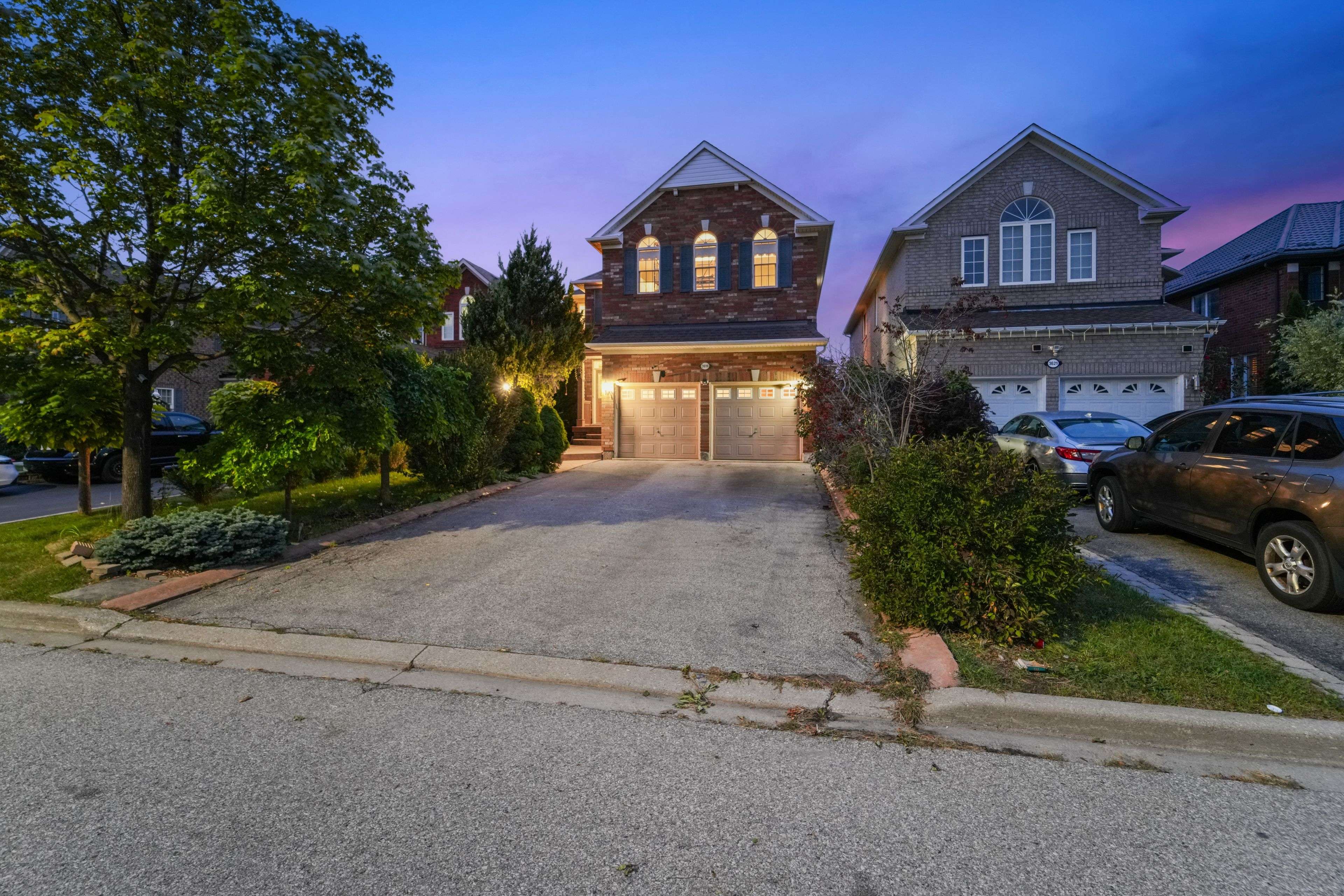 Mississauga, ON L5N 8G8,3619 Waterfall CRES