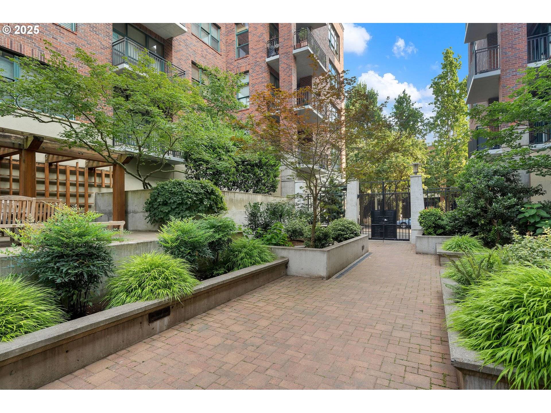 Portland, OR 97209,821 NW 11TH AVE #321