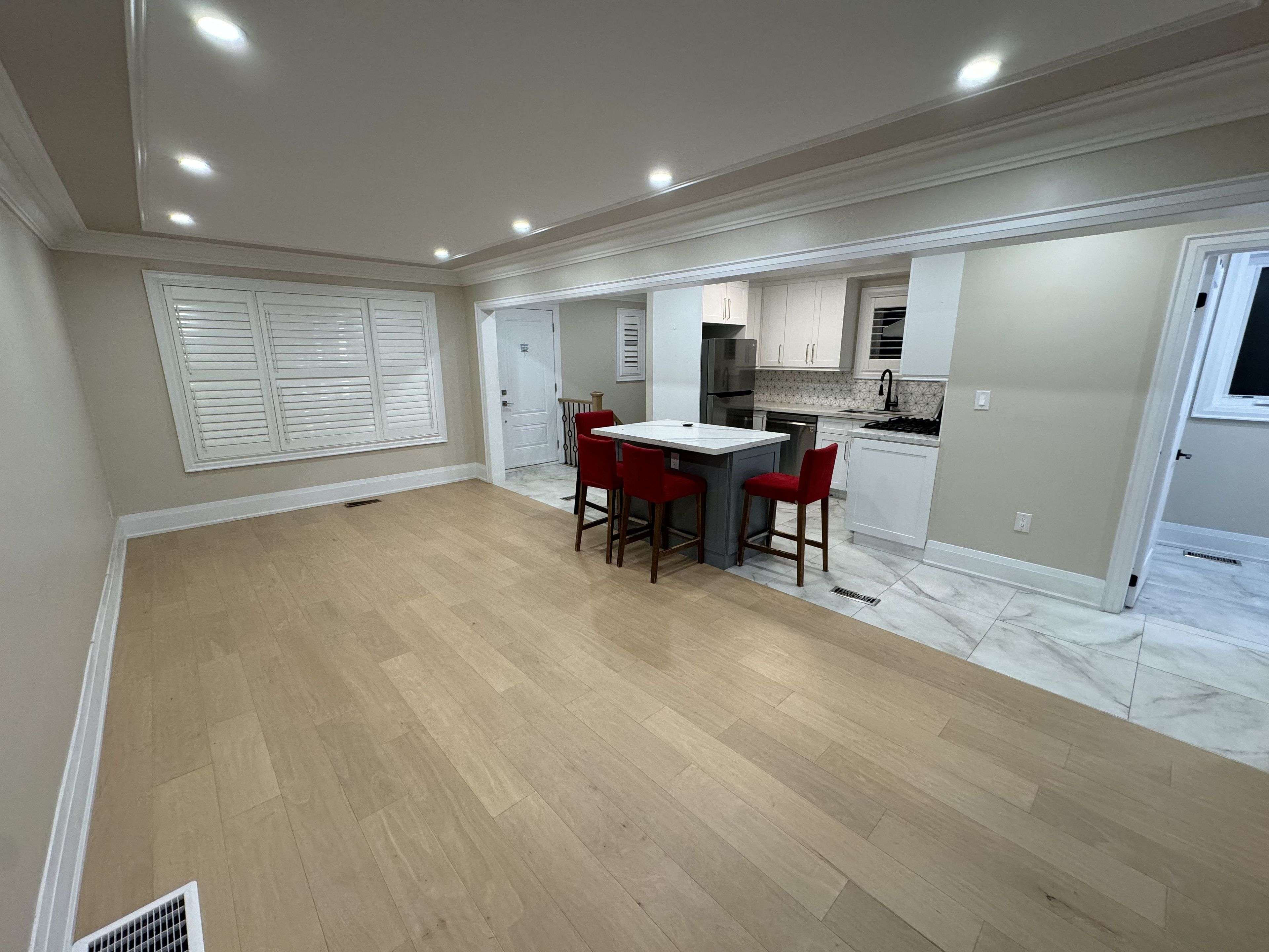 Toronto W07, ON M8Z 4E9,15 Chartwell RD #Main