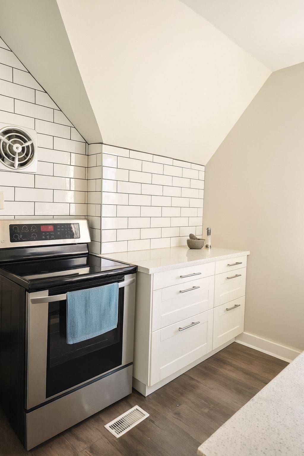 Cambridge, ON N1R 3W5,63 Henry ST #201