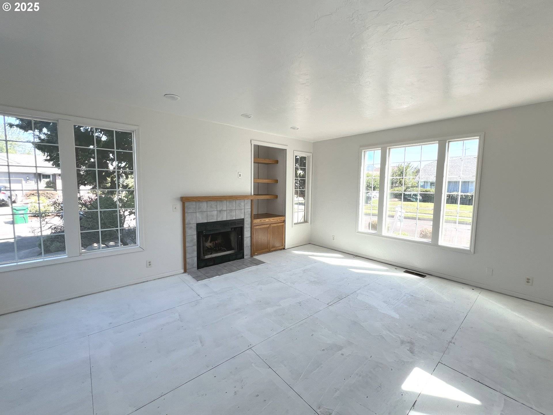 Eugene, OR 97401,1794 KINGS NORTH ST