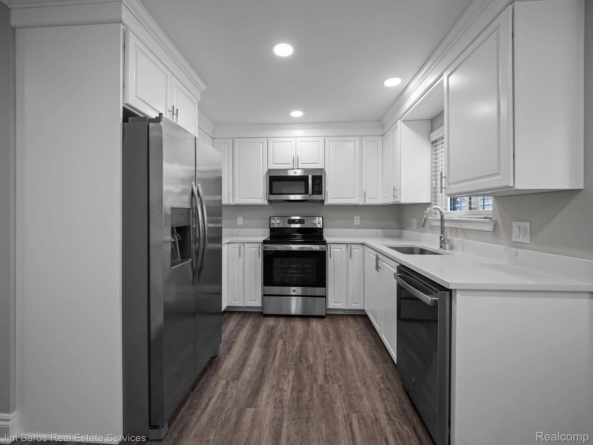 Grosse Pointe Park, MI 48230,895 Harcourt RD