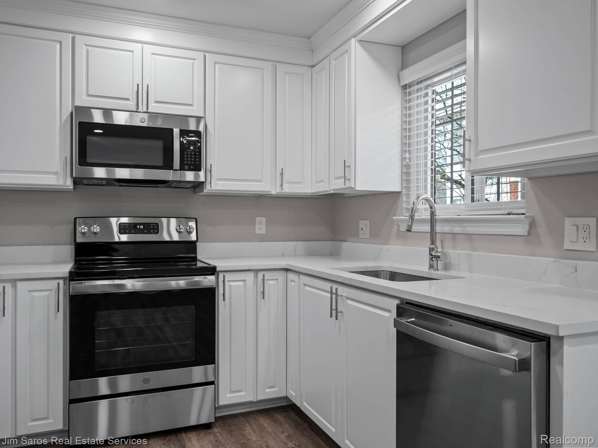 Grosse Pointe Park, MI 48230,895 Harcourt RD