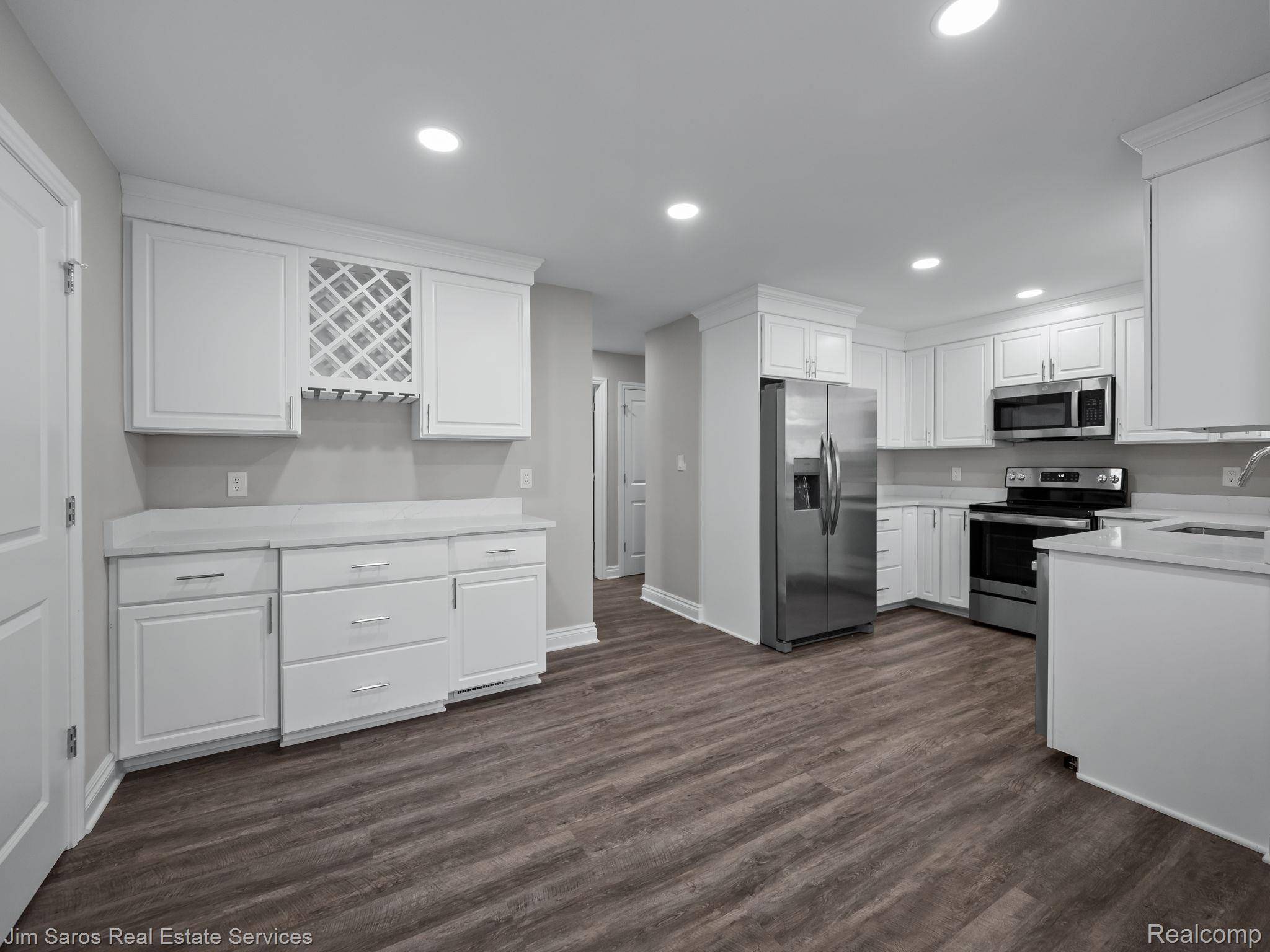 Grosse Pointe Park, MI 48230,895 Harcourt RD