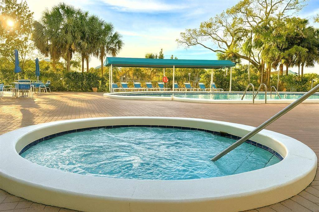 Hollywood, FL 33021,4001 Hillcrest Dr #407