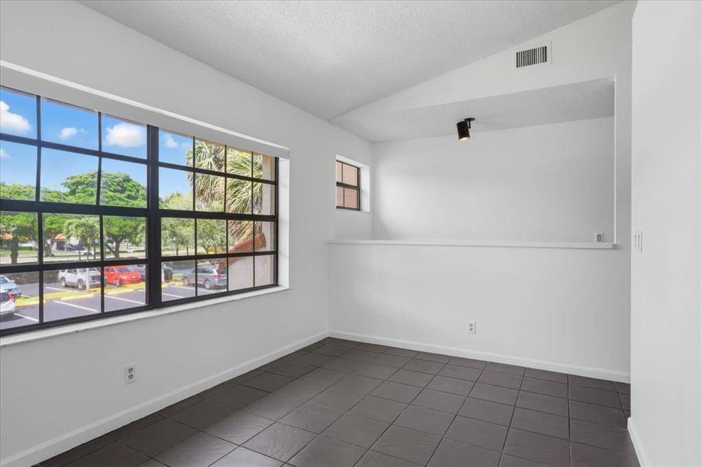 Deerfield Beach, FL 33442,208 Lincoln Ct #208