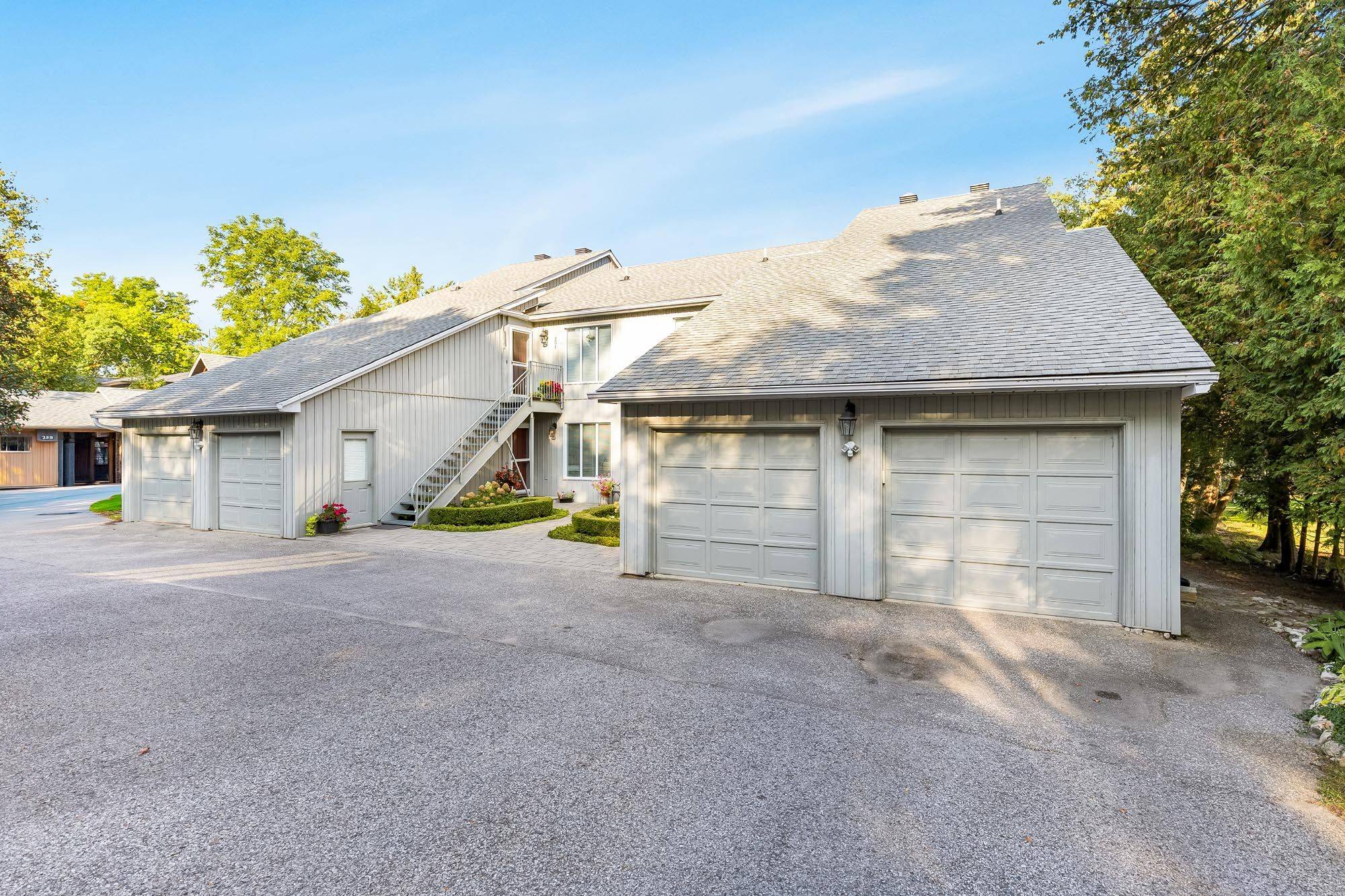 Orillia, ON L3V 7H1,260 Cedarmere RD #101