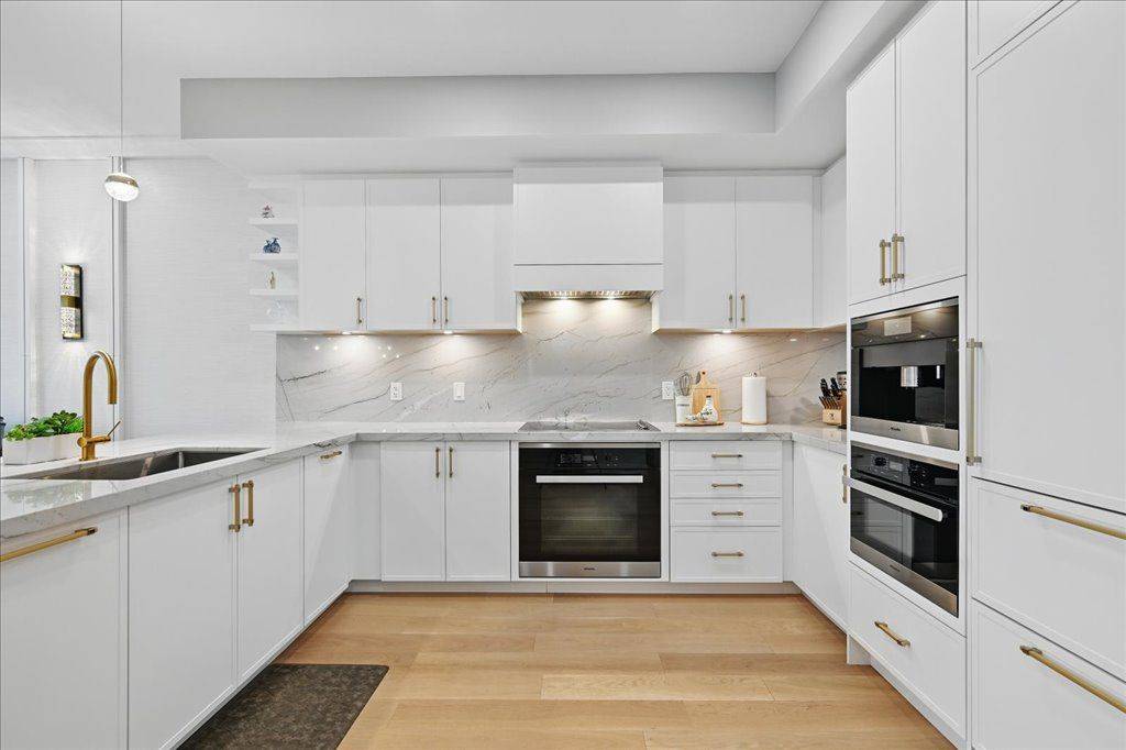 Oakville, ON L6H 3R9,2489 Taunton RD #108