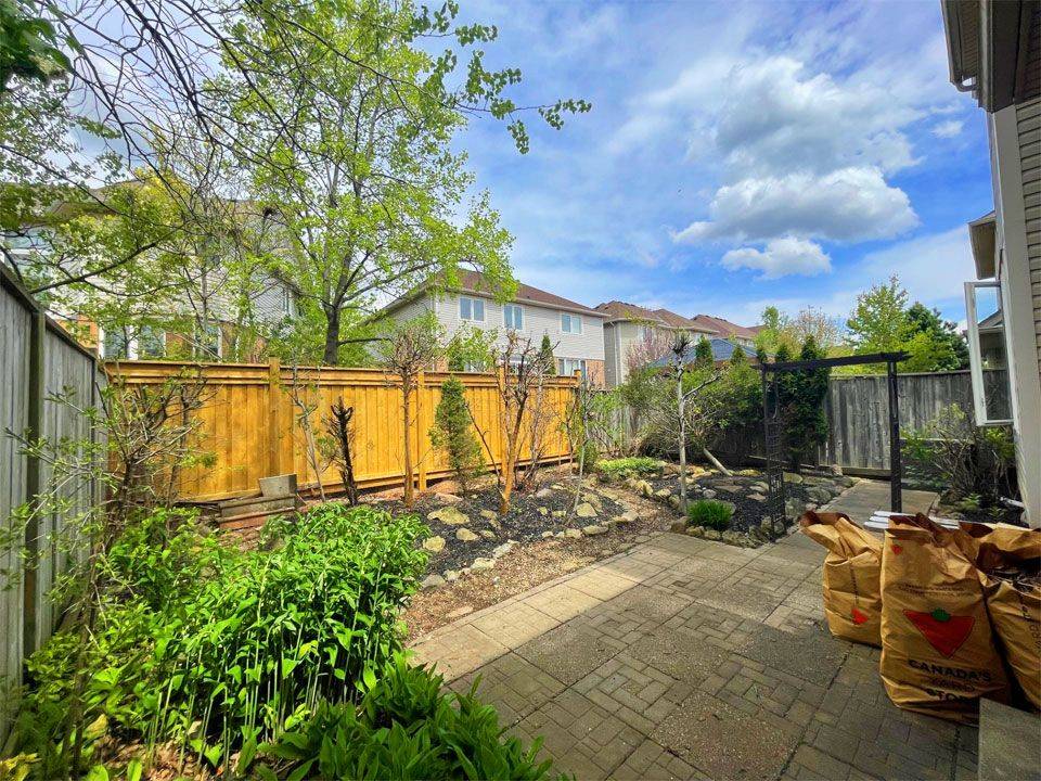 Burlington, ON L7L 6T3,5923 Blue Spruce AVE