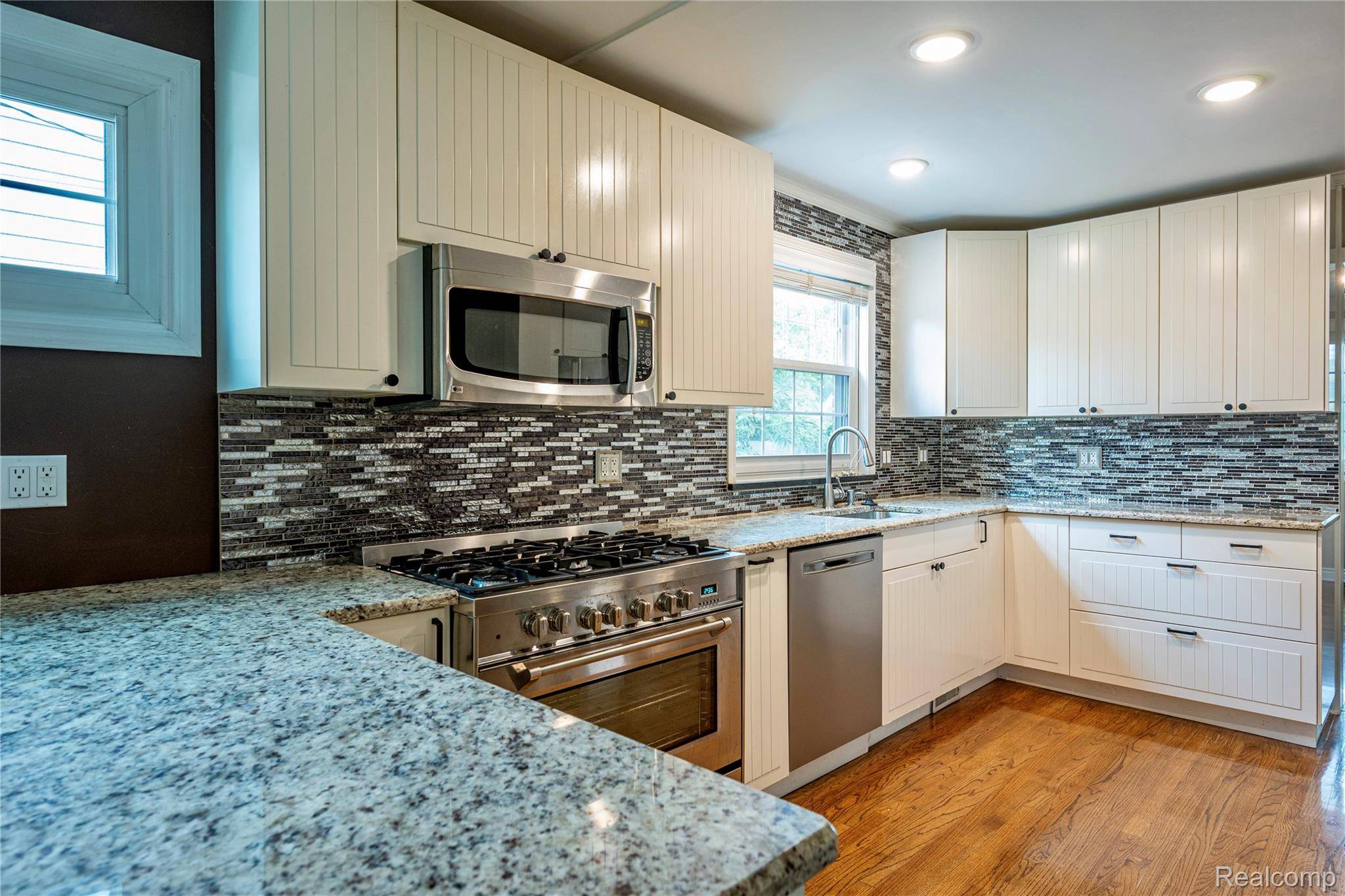 Royal Oak, MI 48073,2303 Linwood AVE