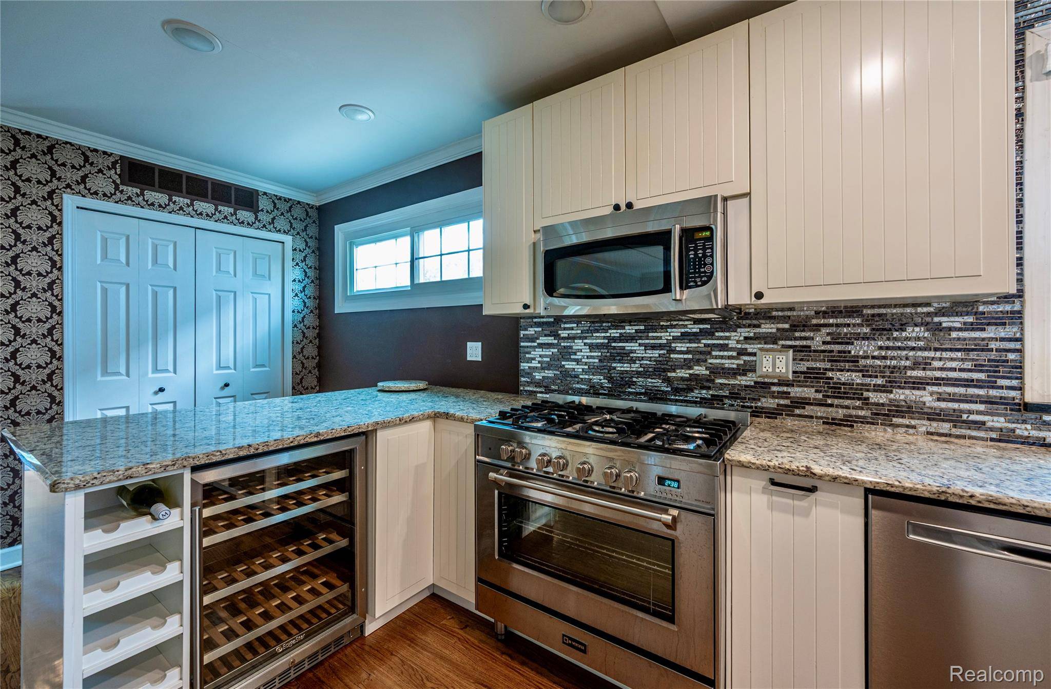 Royal Oak, MI 48073,2303 Linwood AVE