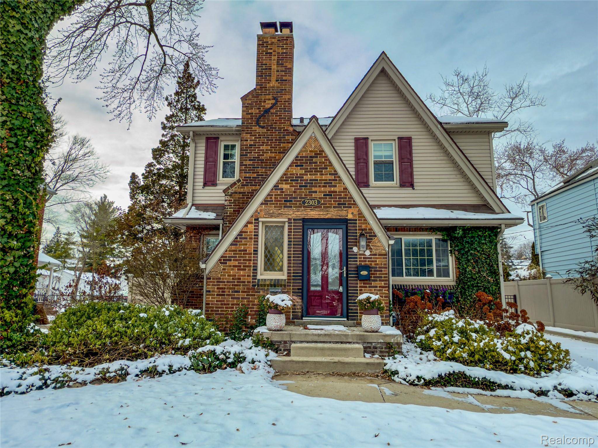 Royal Oak, MI 48073,2303 Linwood AVE