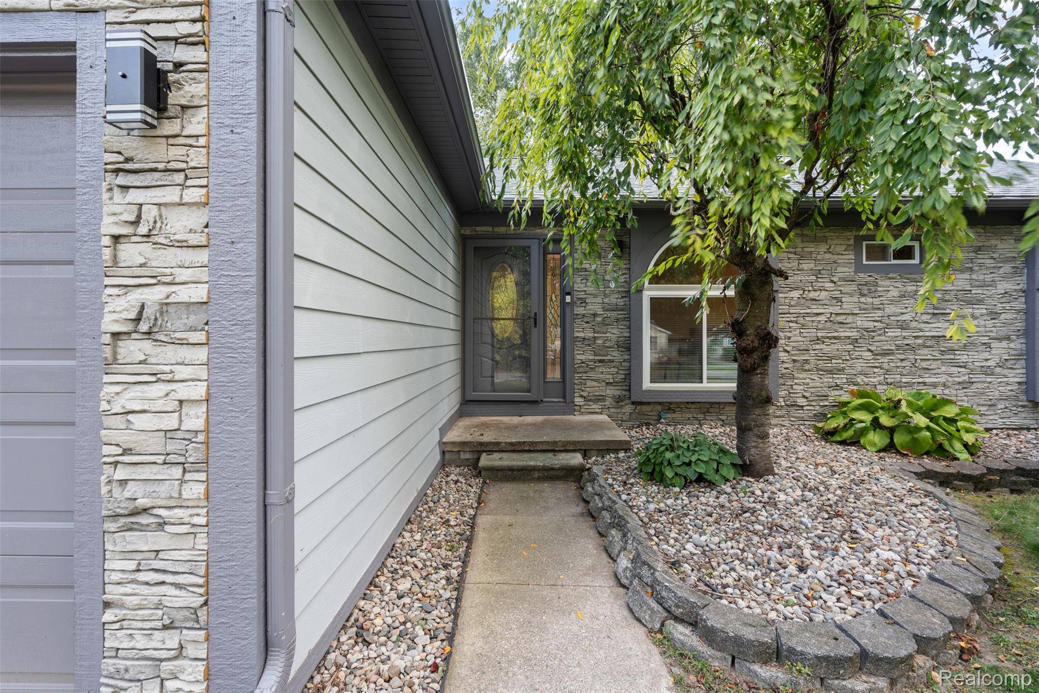 Farmington Hills, MI 48336,21221 Hamilton AVE