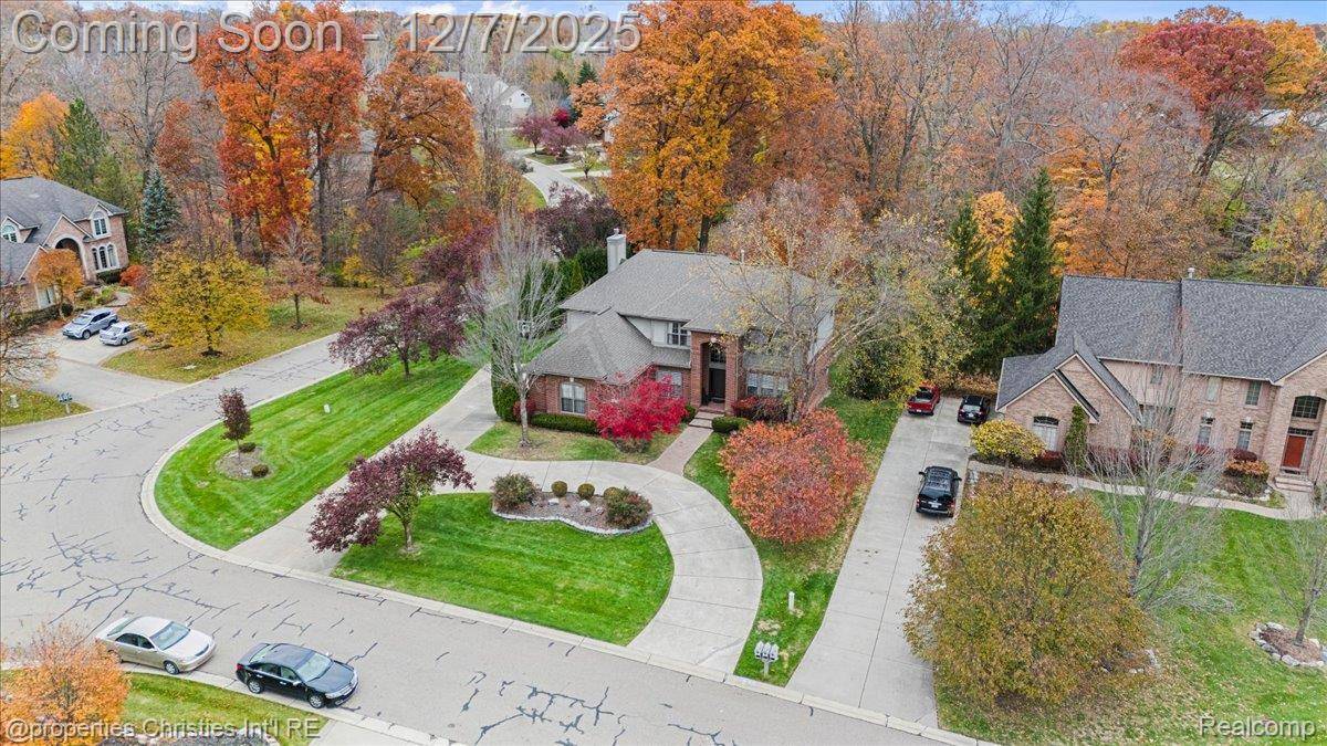 Farmington Hills, MI 48334,29202 Bradmoor CT
