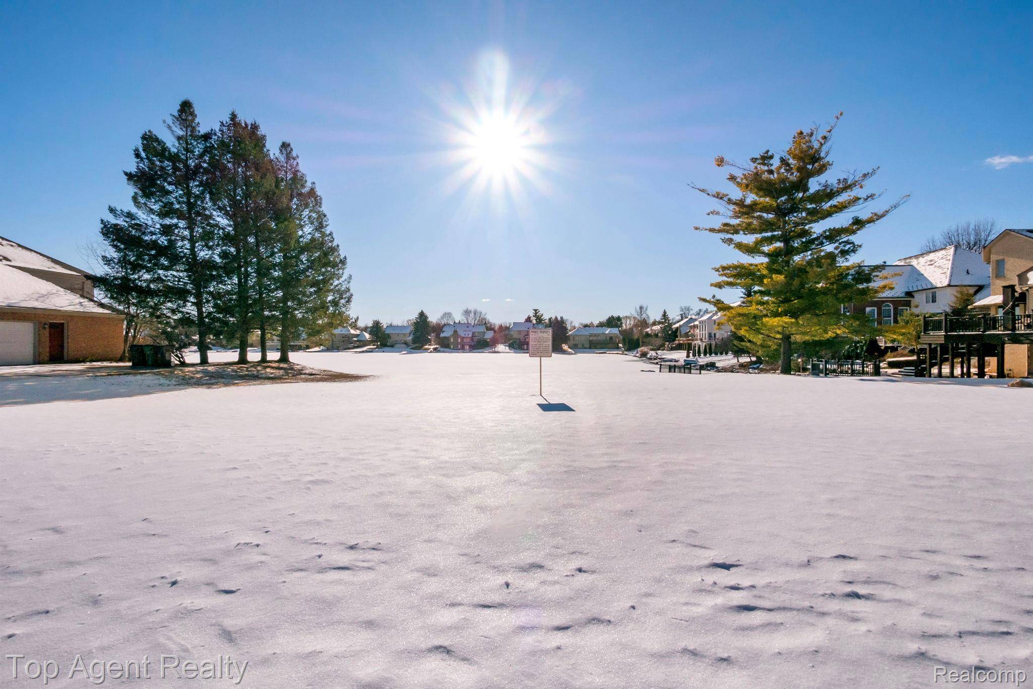 Shelby Twp, MI 48317,8804 Grace ST