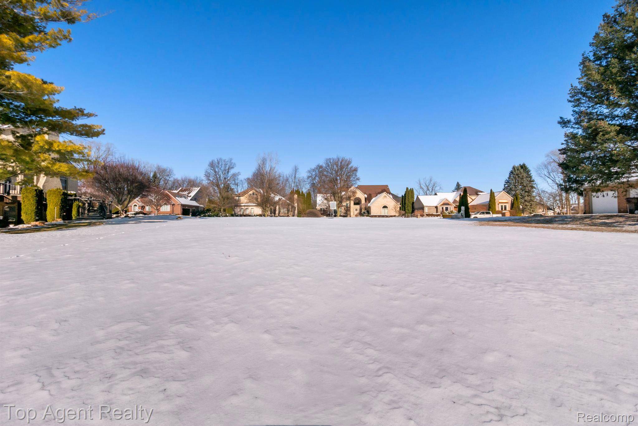 Shelby Twp, MI 48317,8804 Grace ST