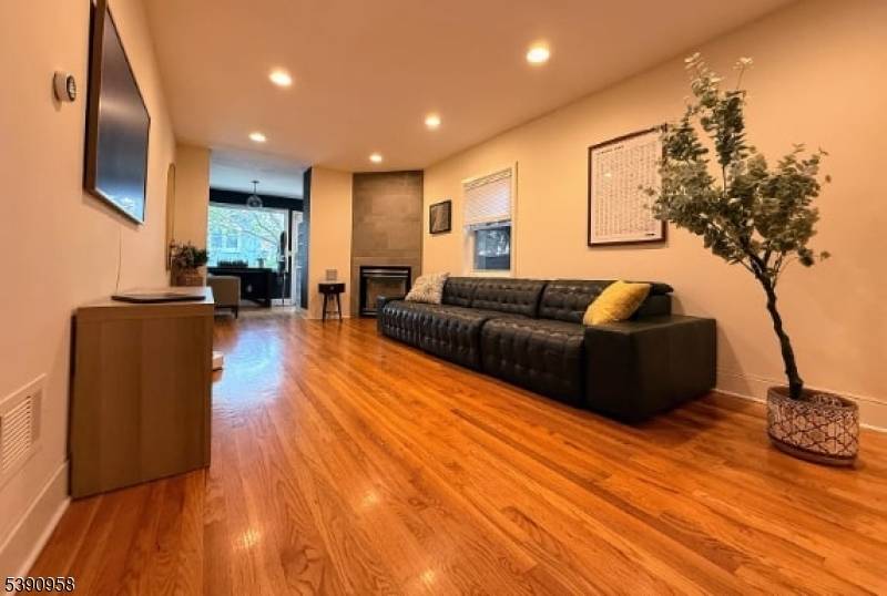 Weehawken Twp., NJ 07086,8 Carroll Pl