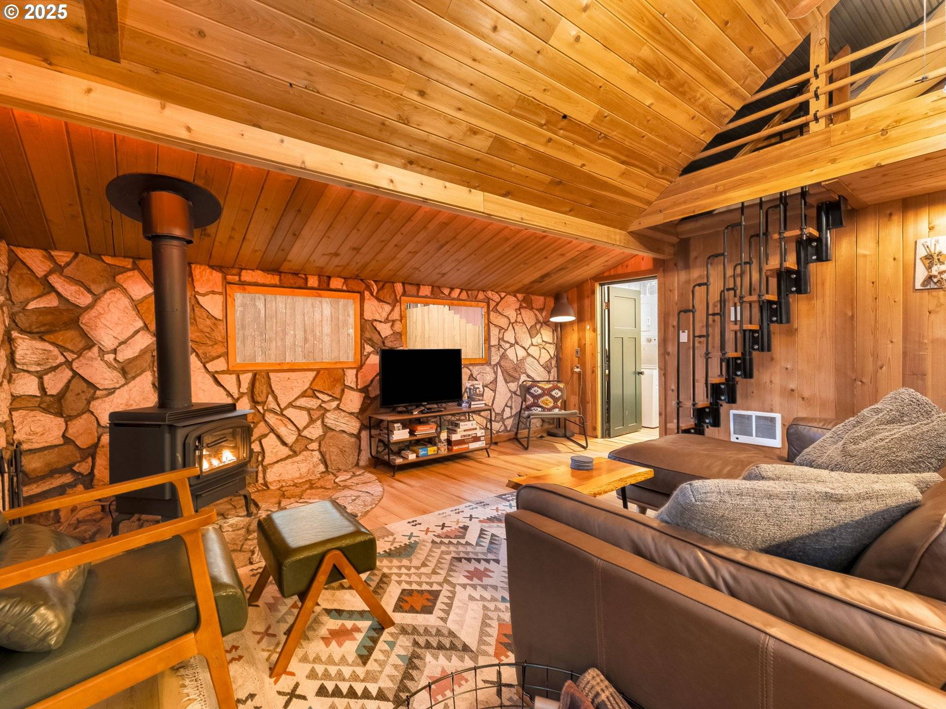 Rhododendron, OR 97049,71597 E MINIKAHDA AVE