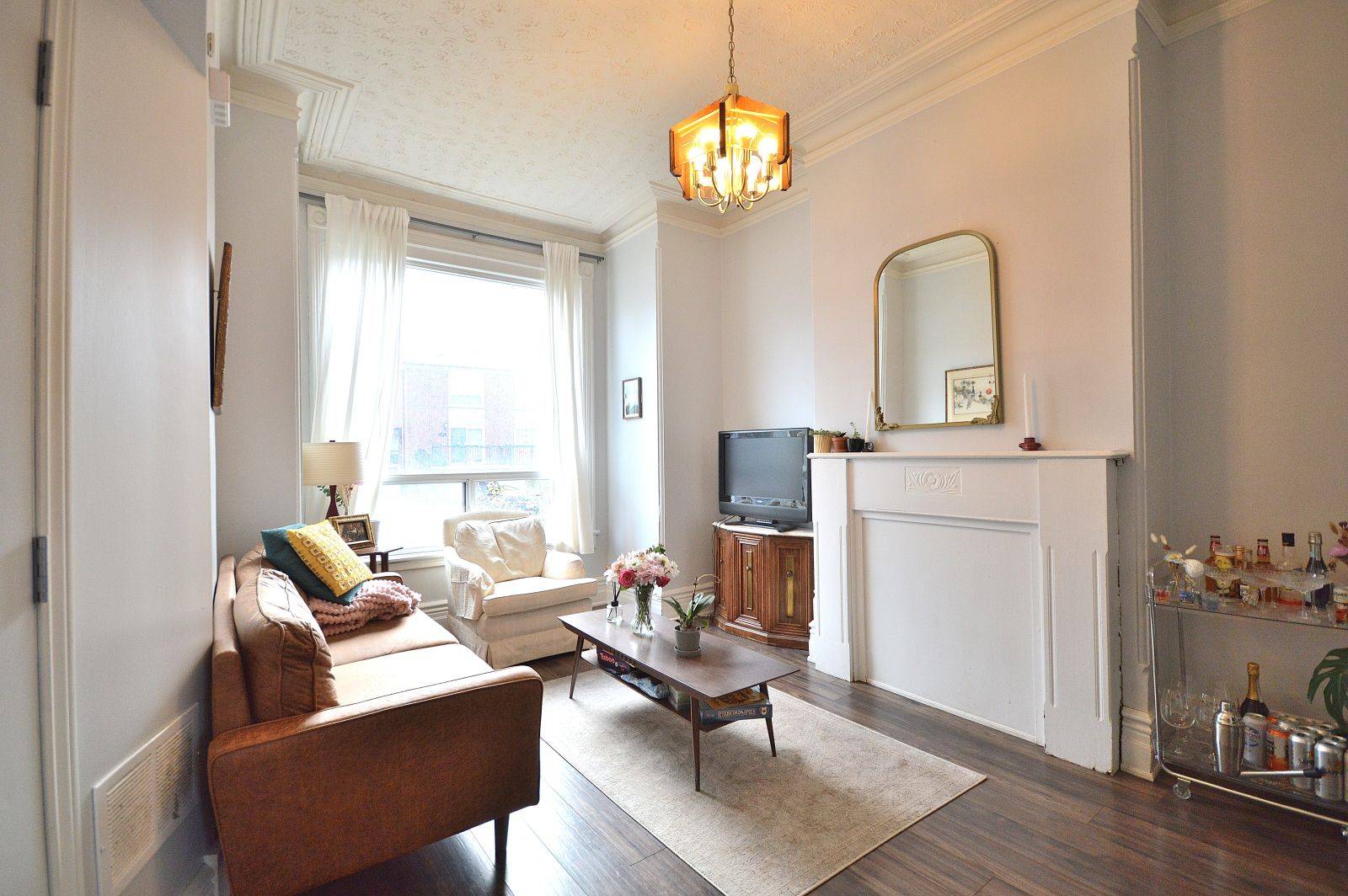 Toronto C01, ON M6J 1L2,30 Robinson ST #1