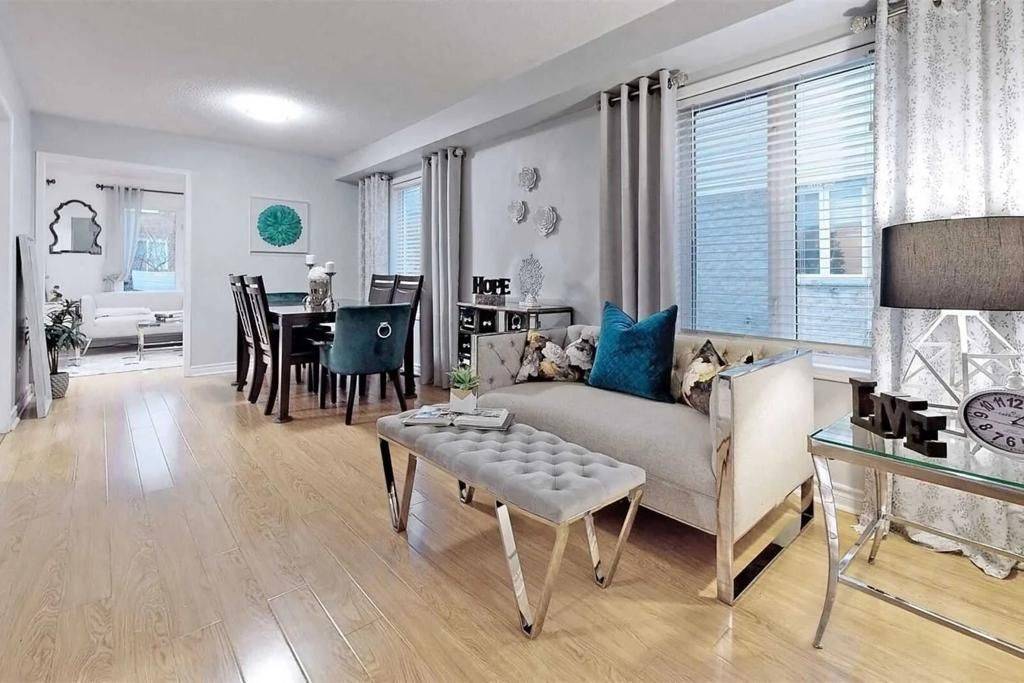 Whitby, ON L1R 2Y5,19 Hubbell DR