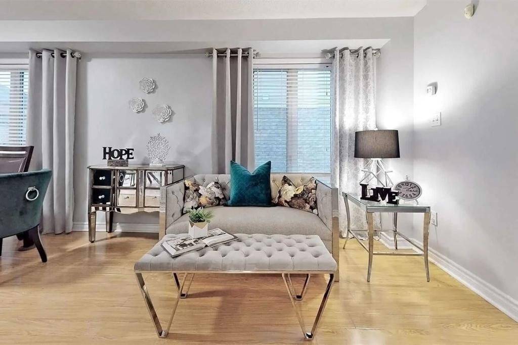 Whitby, ON L1R 2Y5,19 Hubbell DR