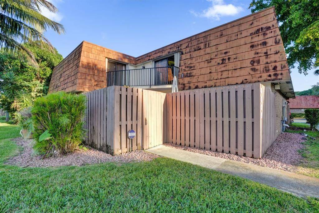 North Lauderdale, FL 33068,8339 S Coral Cir #8339