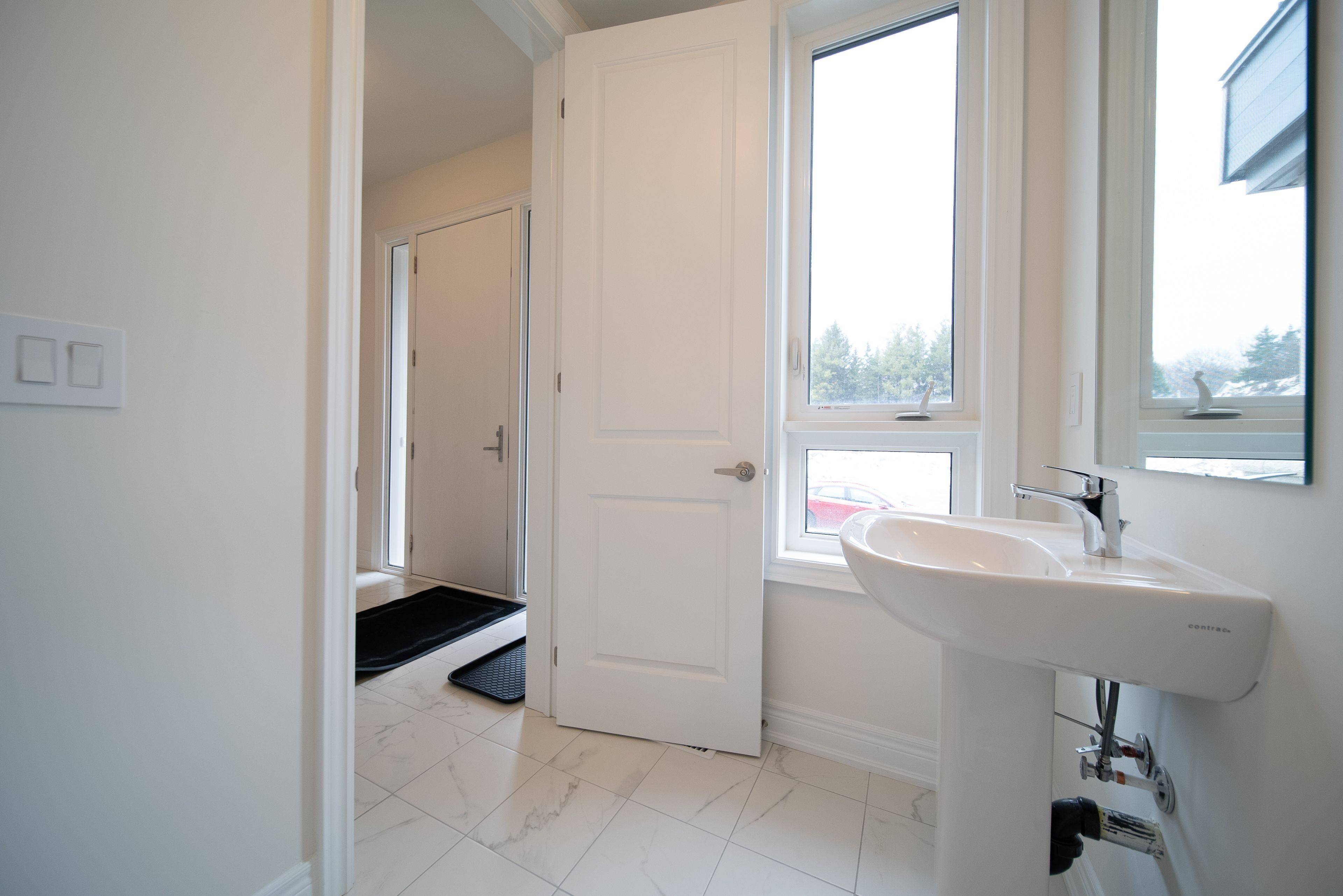 Bradford West Gwillimbury, ON L3Z 4N1,50 Wraggs RD