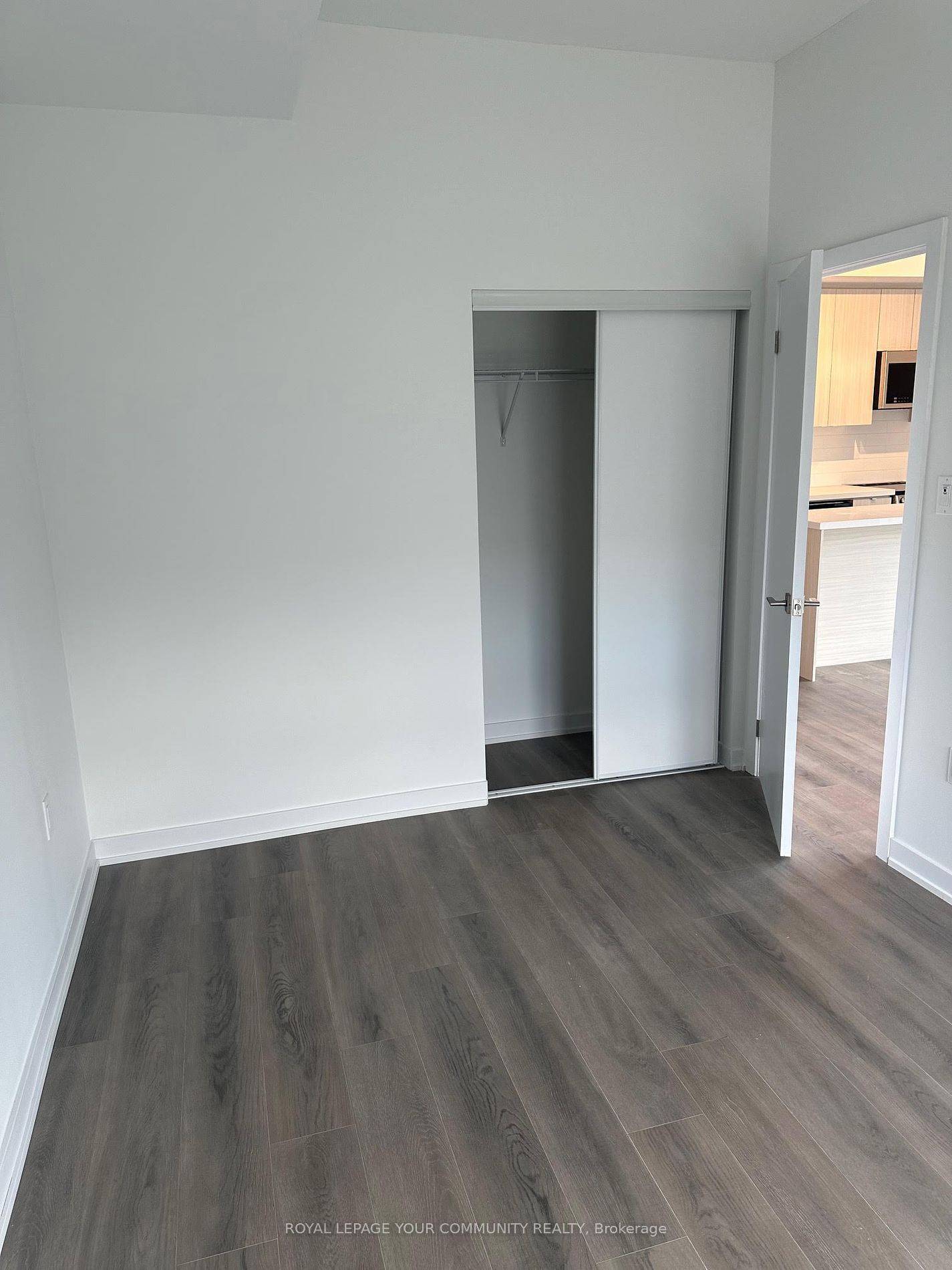 Toronto W04, ON M6E 0B4,2433 Dufferin ST #313