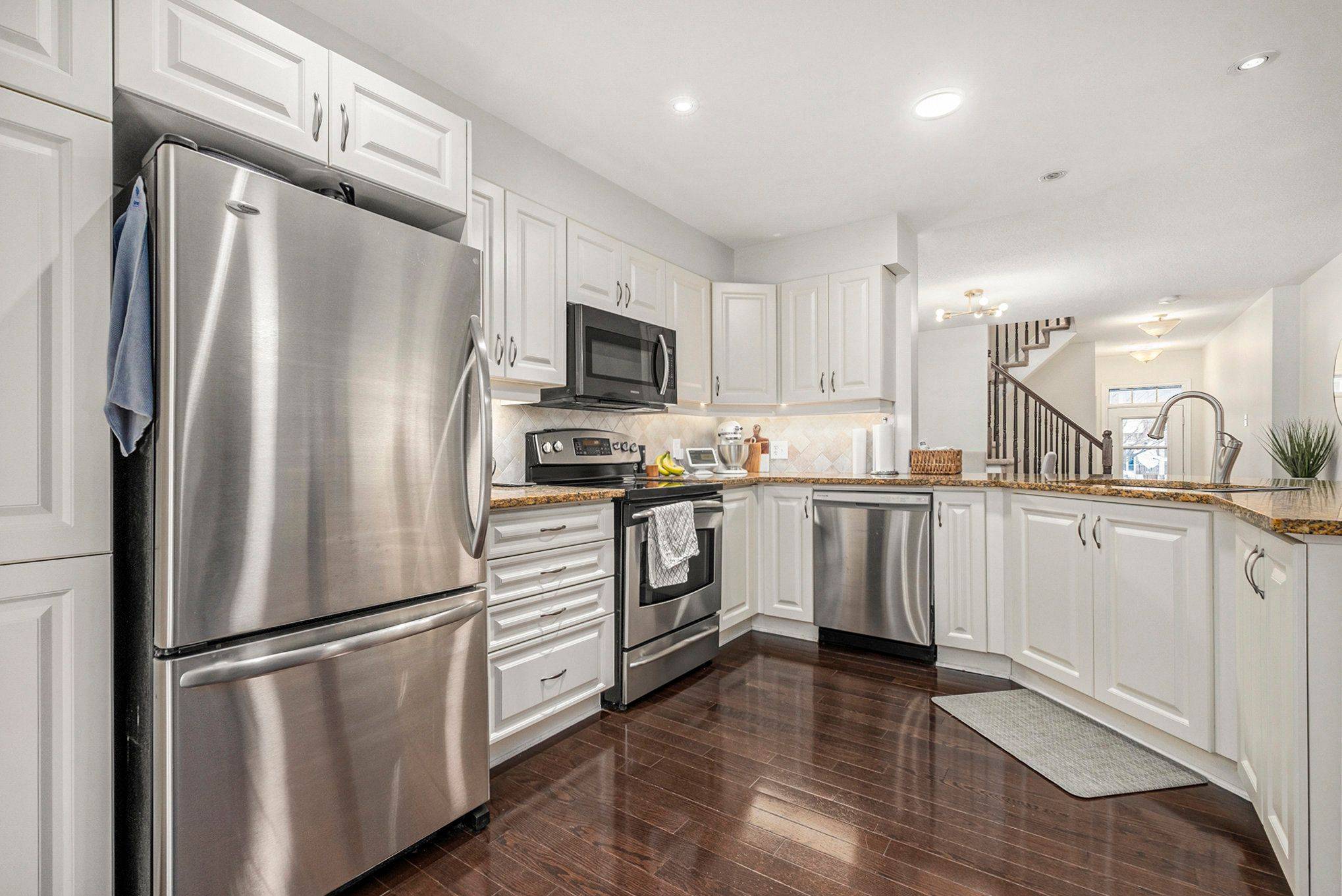 Stittsville - Munster - Richmond, ON K2S 0M4,284 Par-La-Ville CIR