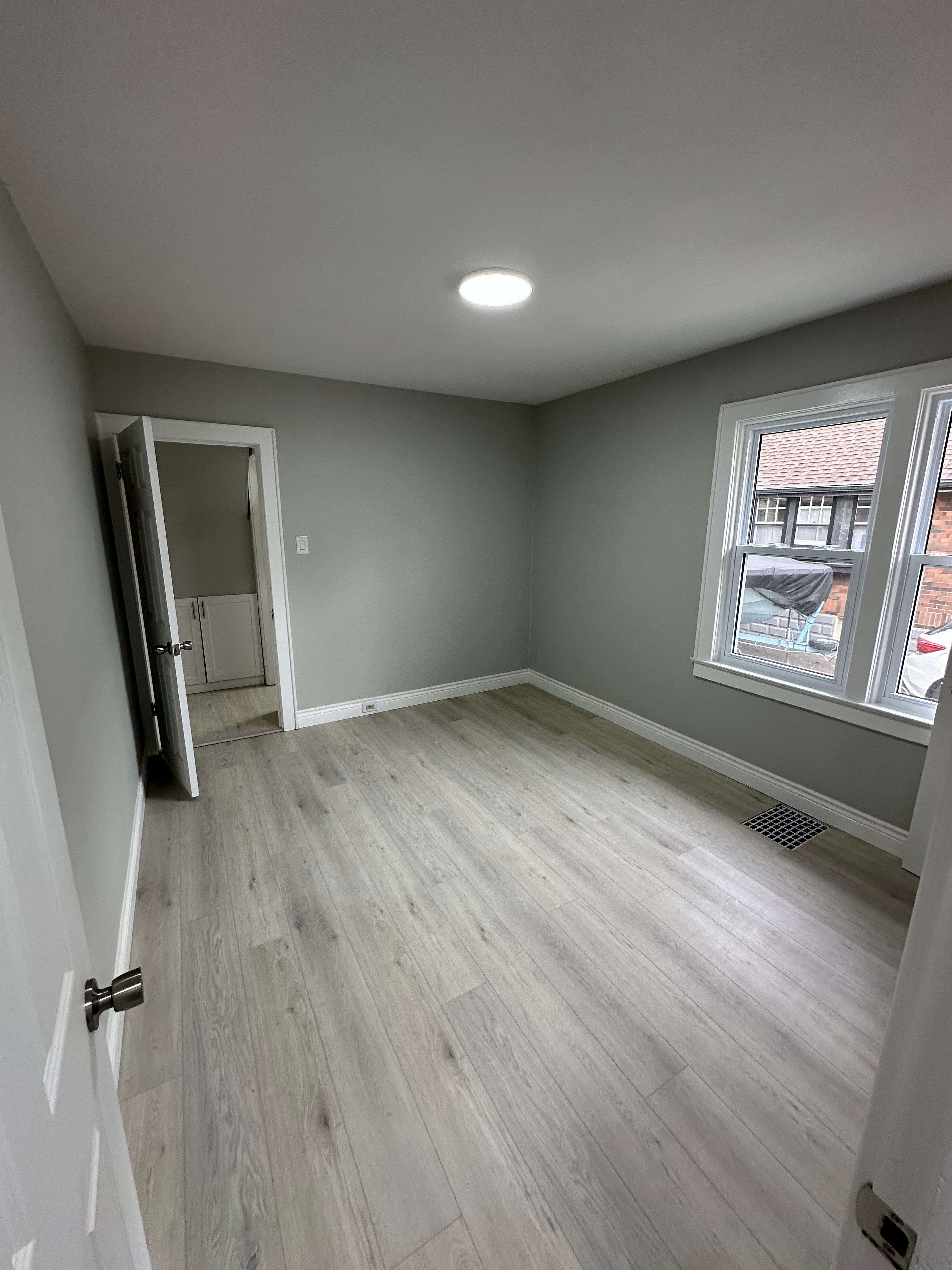 London East, ON N5W 4A5,437 Charlotte ST #Upper