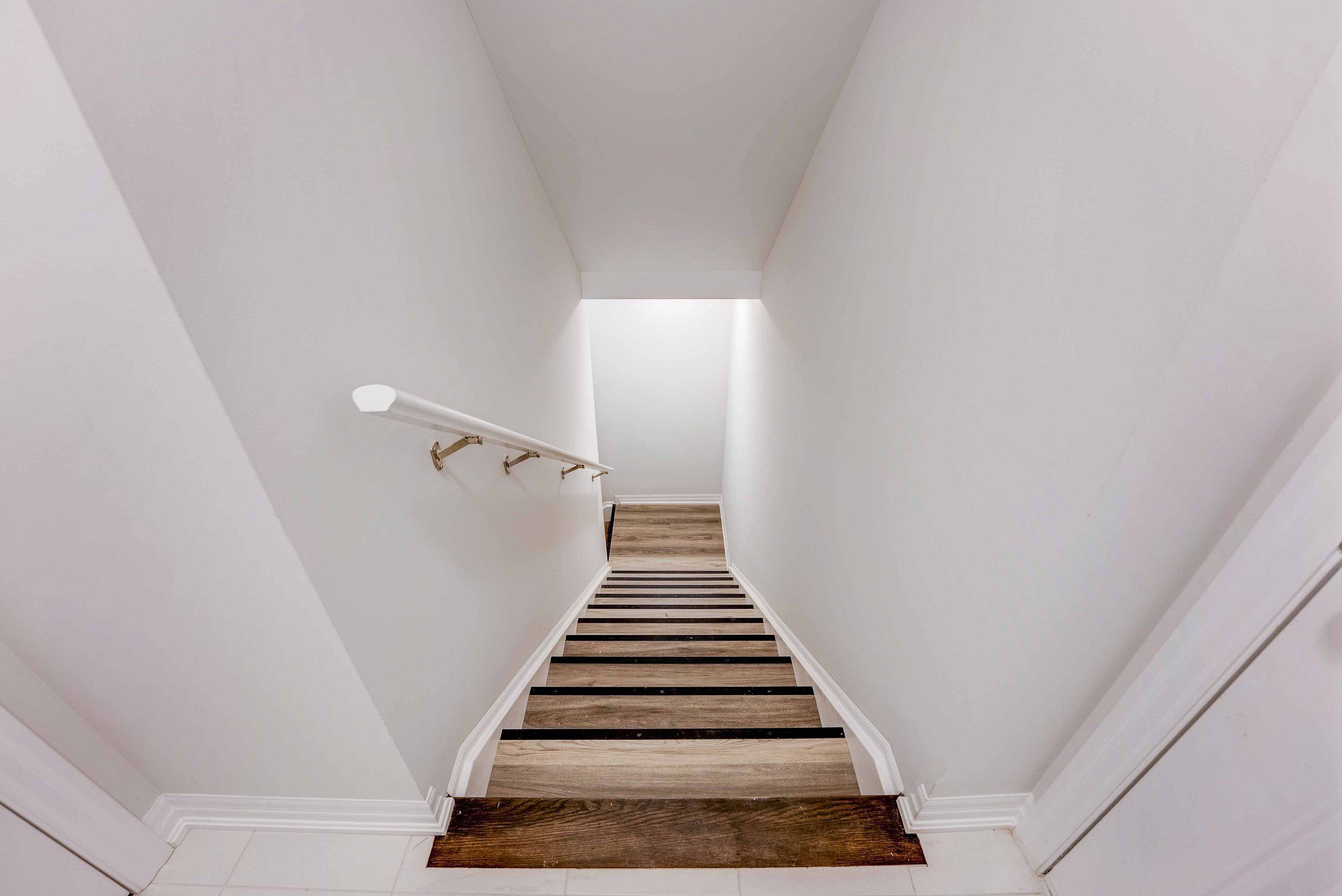 Port Colborne, ON L3K 6E4,90 Hillcrest RD #Lower